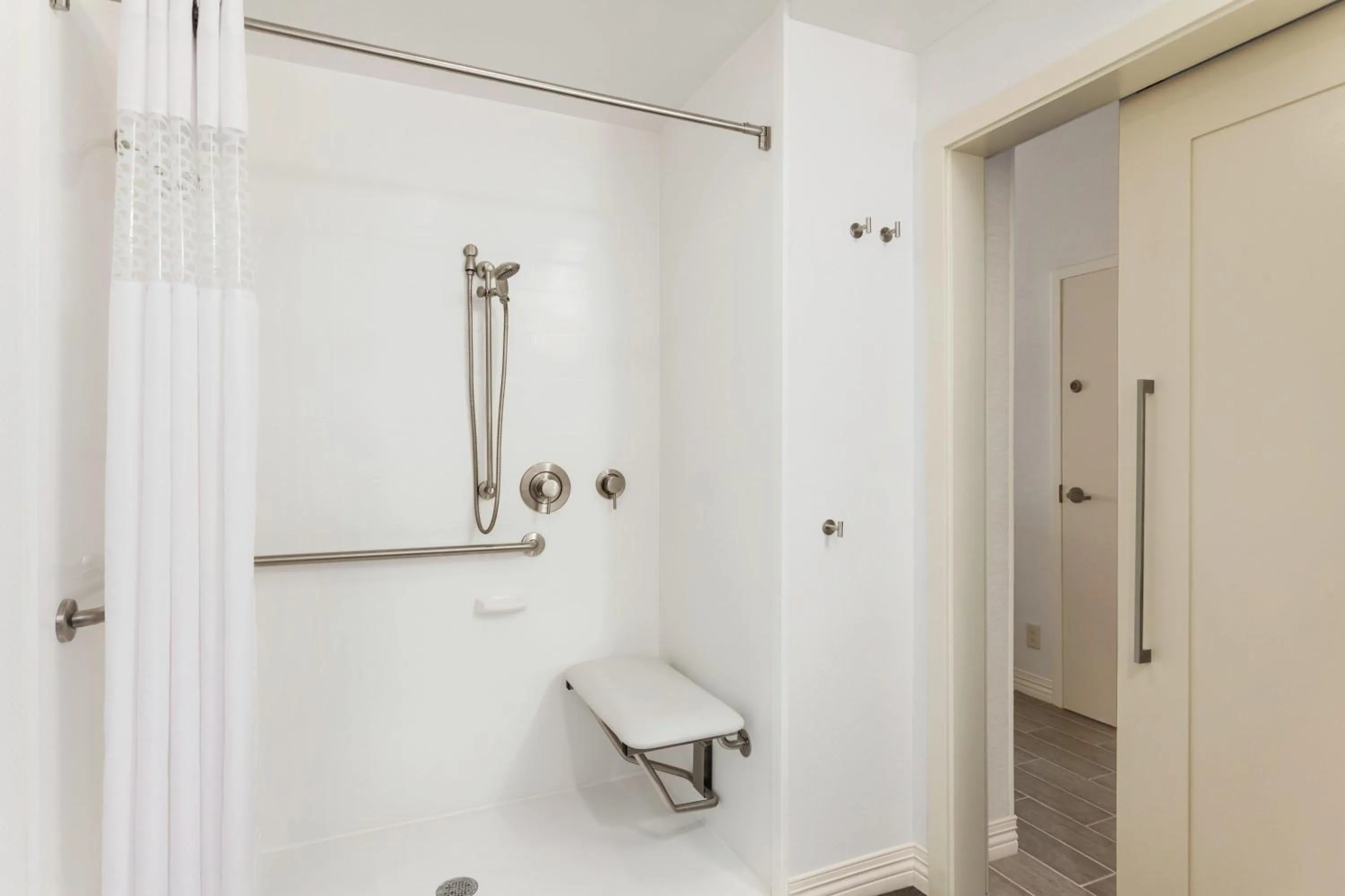 Bed in Hampton Inn Burlington - Colchester