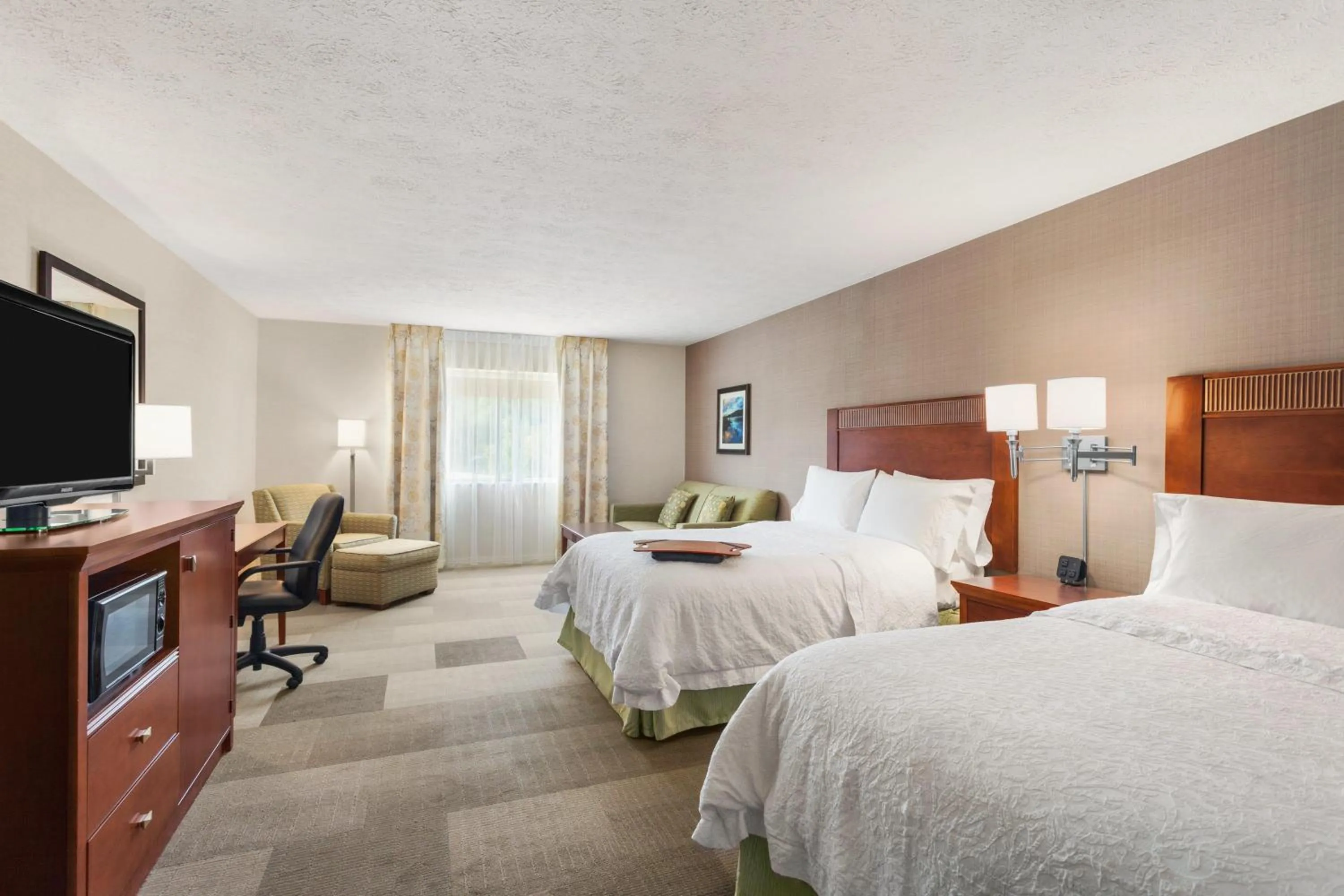 Bedroom, Bed in Hampton Inn Burlington - Colchester