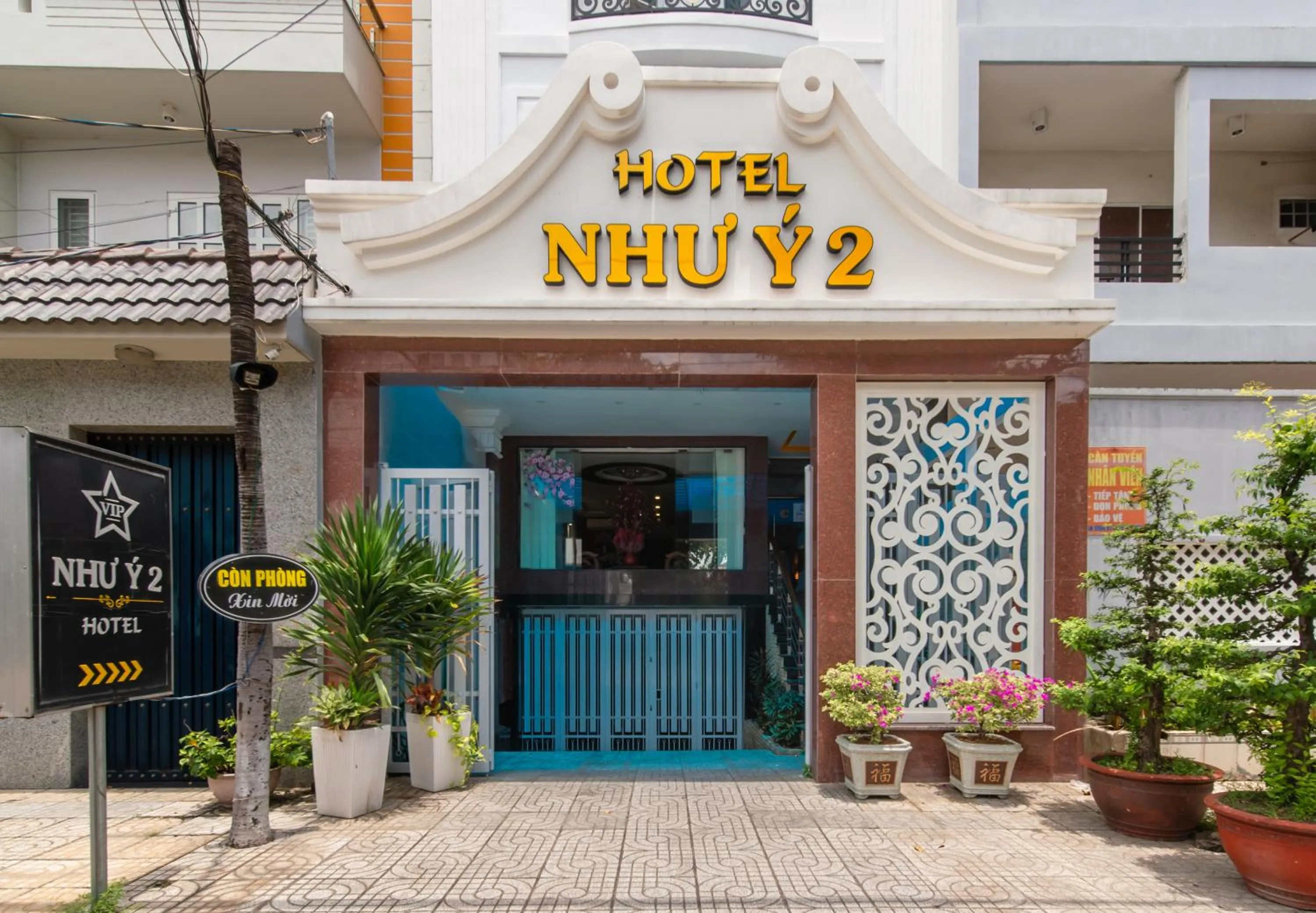Property building in Hotel Nhu Y 2
