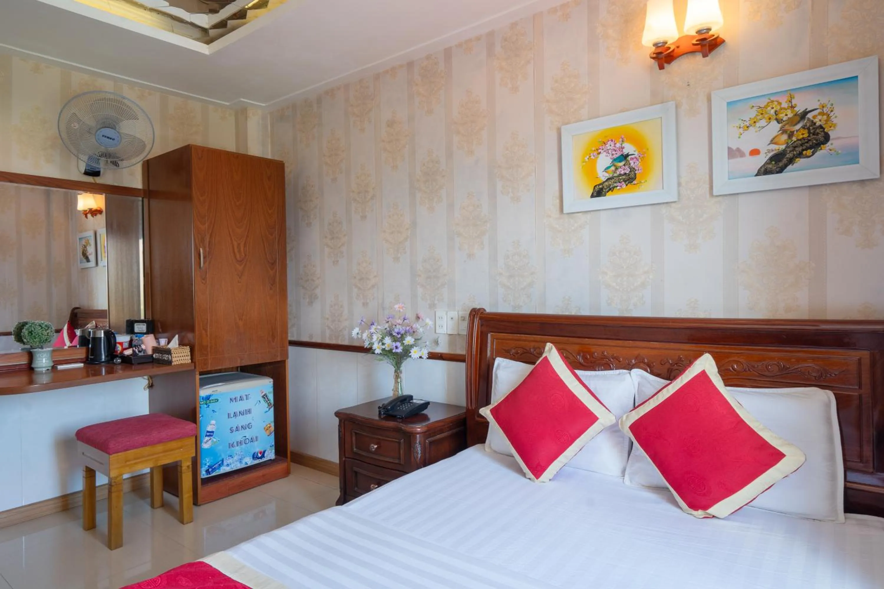 Photo of the whole room, Bed in Hotel Nhu Y 2