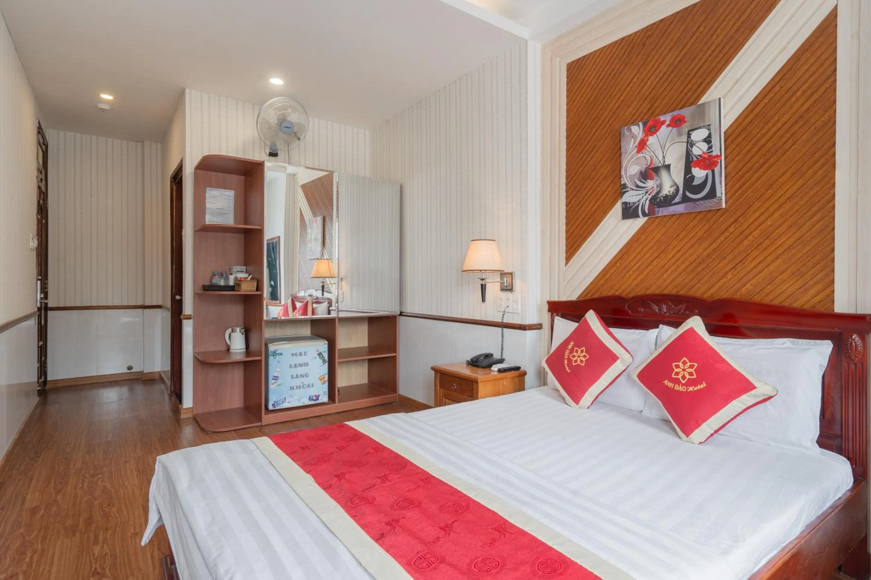 Photo of the whole room, Bed in Hotel Nhu Y 2