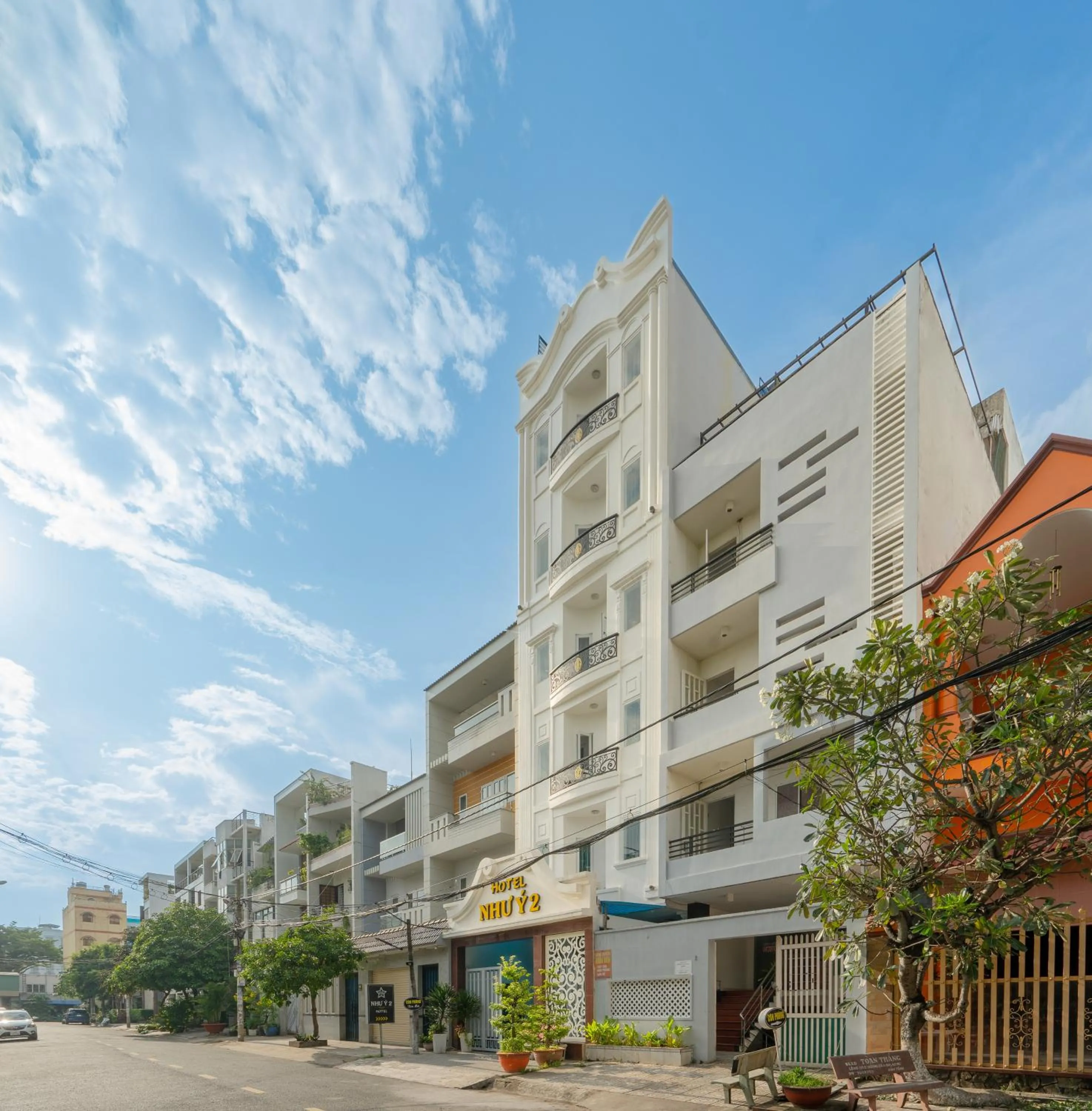 Facade/entrance in Hotel Nhu Y 2