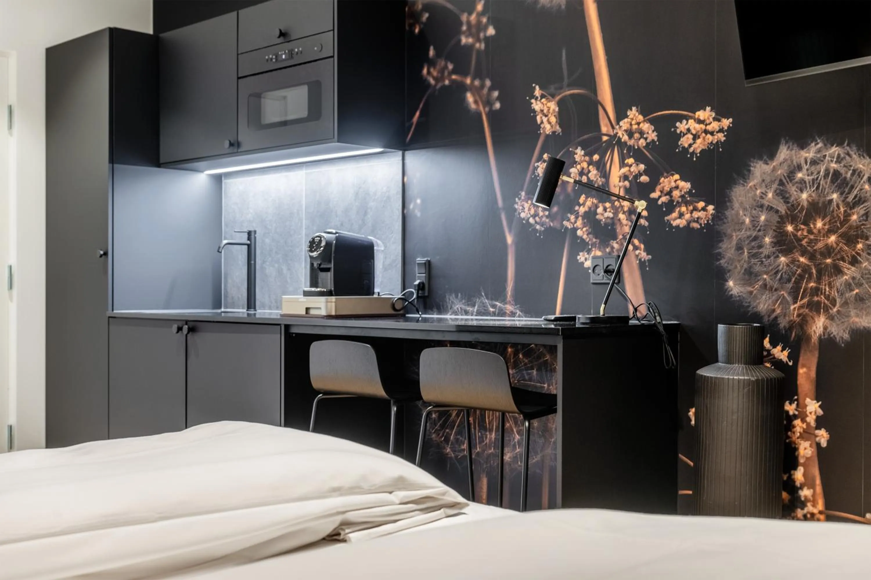 Kitchen or kitchenette, Bed in Hotel Skjern