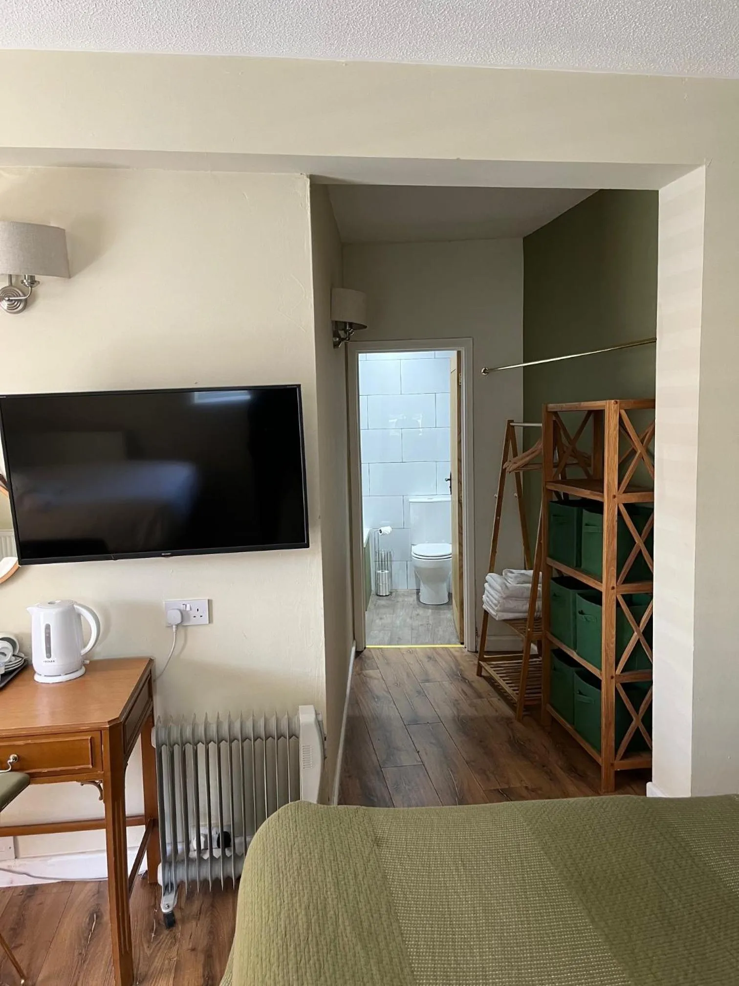 Bedroom, Bed in No: 1 The Esplanade Guest Accommodation.