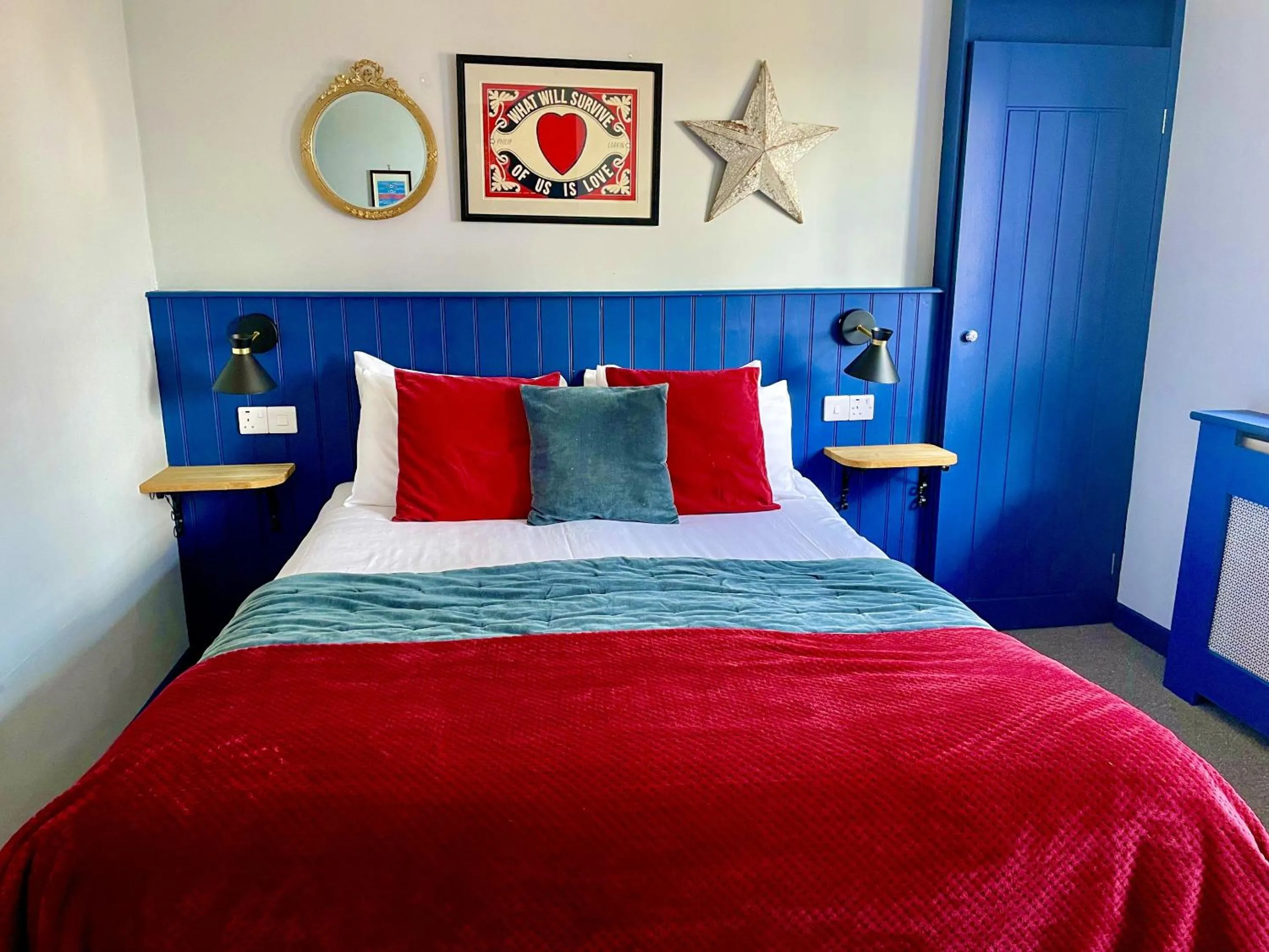 Bedroom, Bed in No: 1 The Esplanade Guest Accommodation.