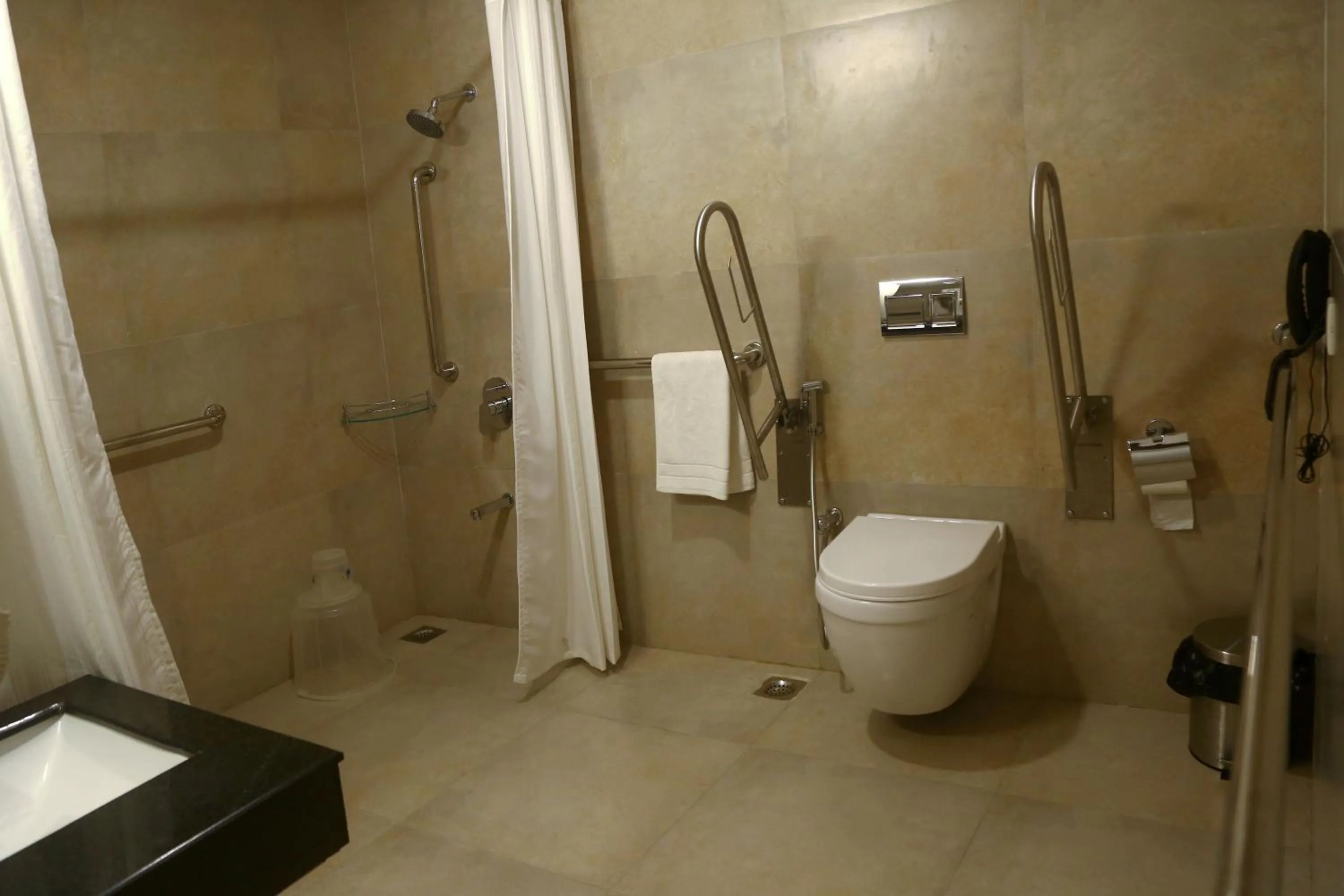 Shower in Hotel Yamuna