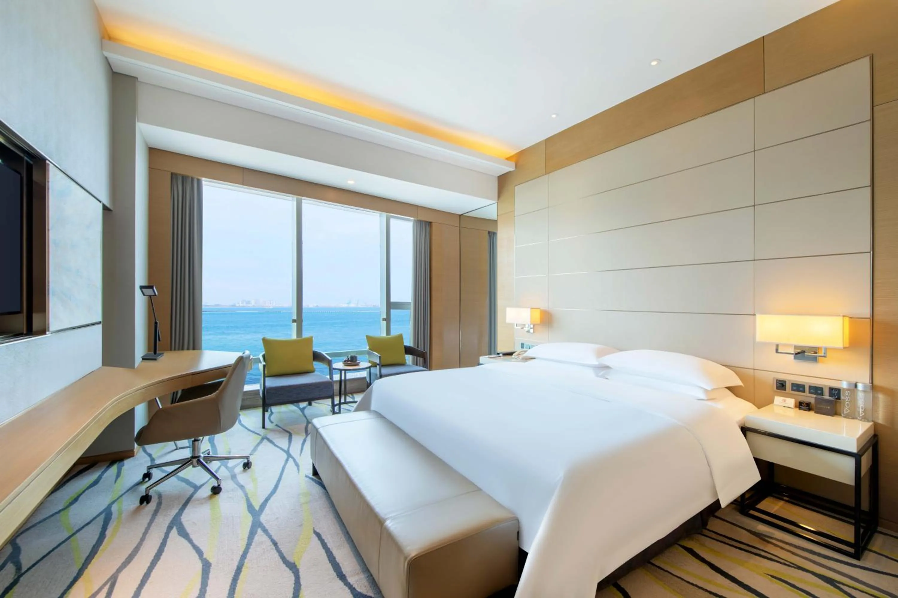 Bed in Fliport Wutong Hotel-Free Welcome Fruit & Near Exhibition Center