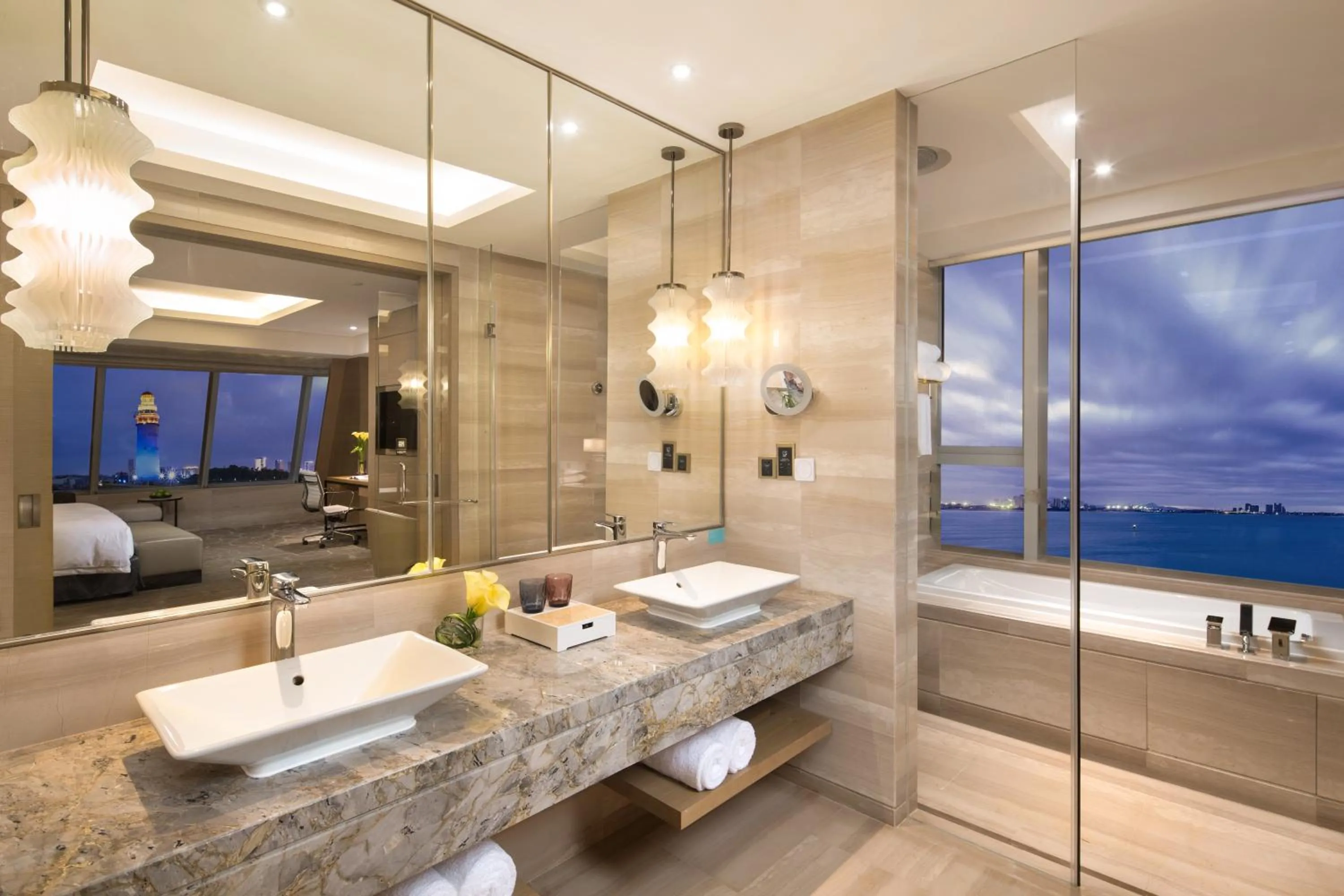 Toilet in Fliport Wutong Hotel-Free Welcome Fruit & Near Exhibition Center