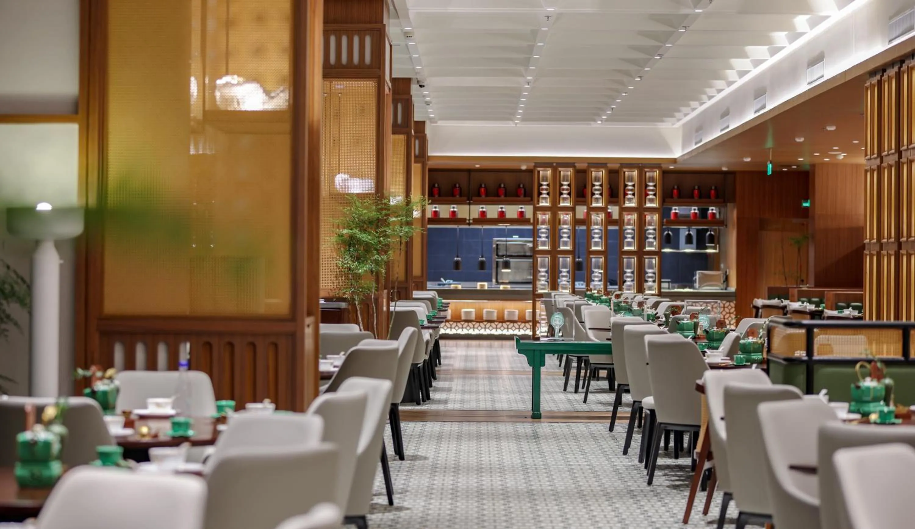 Restaurant/places to eat in Fliport Wutong Hotel-Free Welcome Fruit & Near Exhibition Center