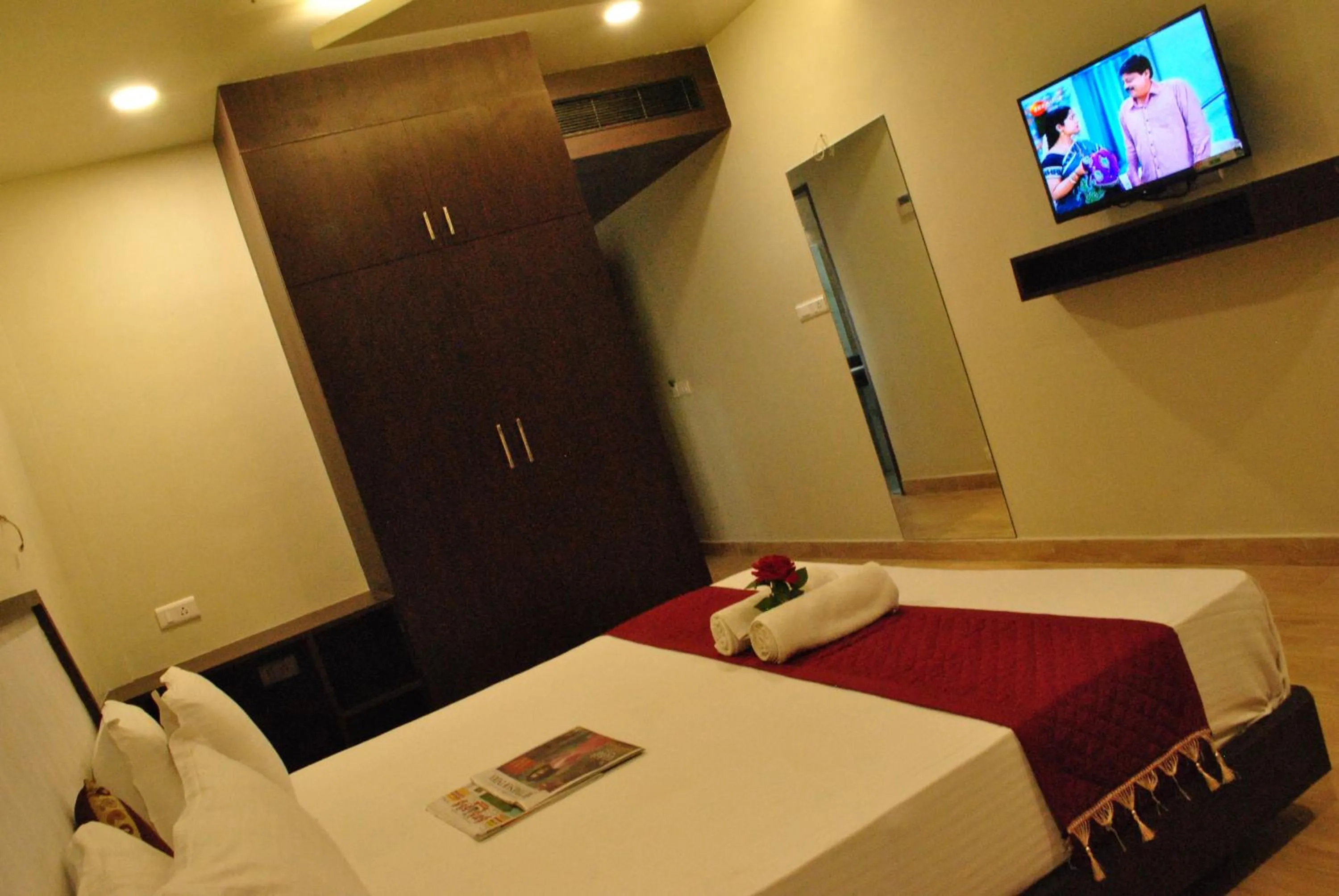 TV and multimedia, Bed in Hotel Sriram JB Residency