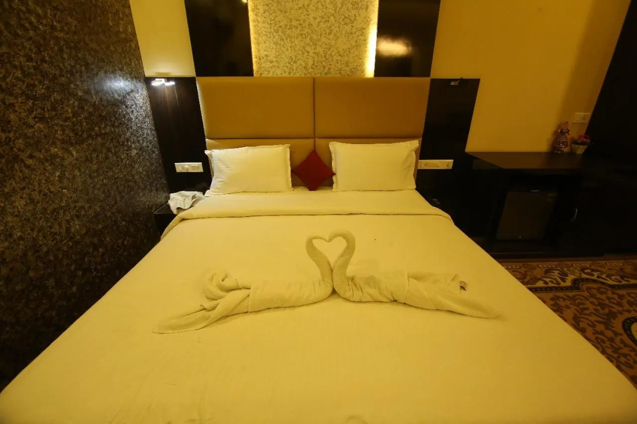 Bed in Hotel Sriram JB Residency