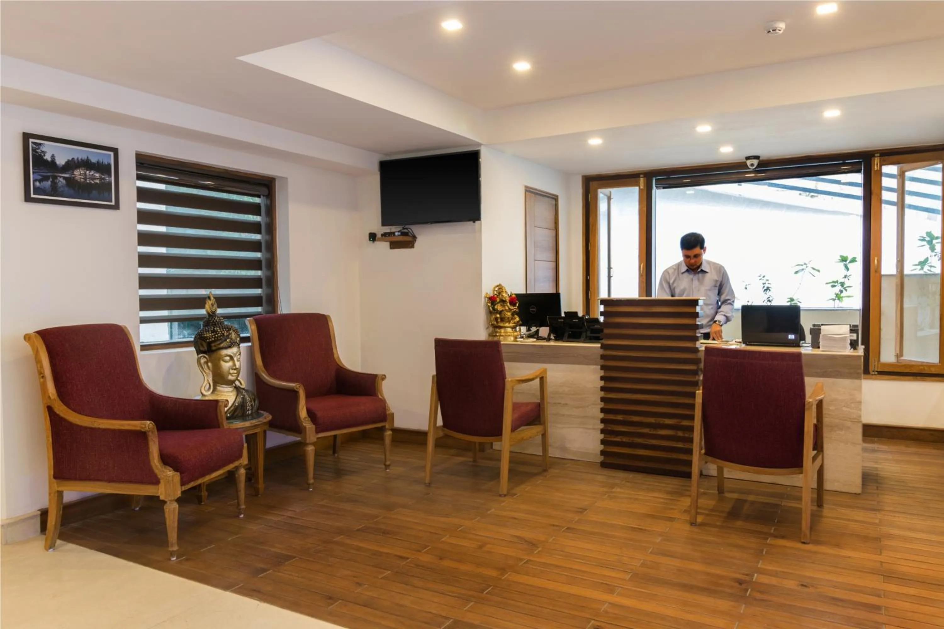 Lobby or reception in Country Inn Premier Pacific Mall Road Mussoorie