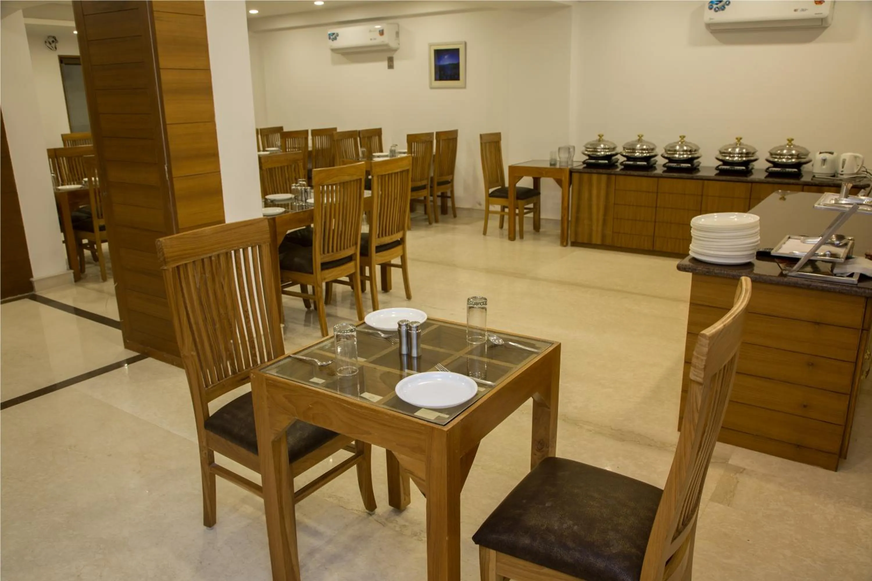 Restaurant/places to eat in Country Inn Premier Pacific Mall Road Mussoorie