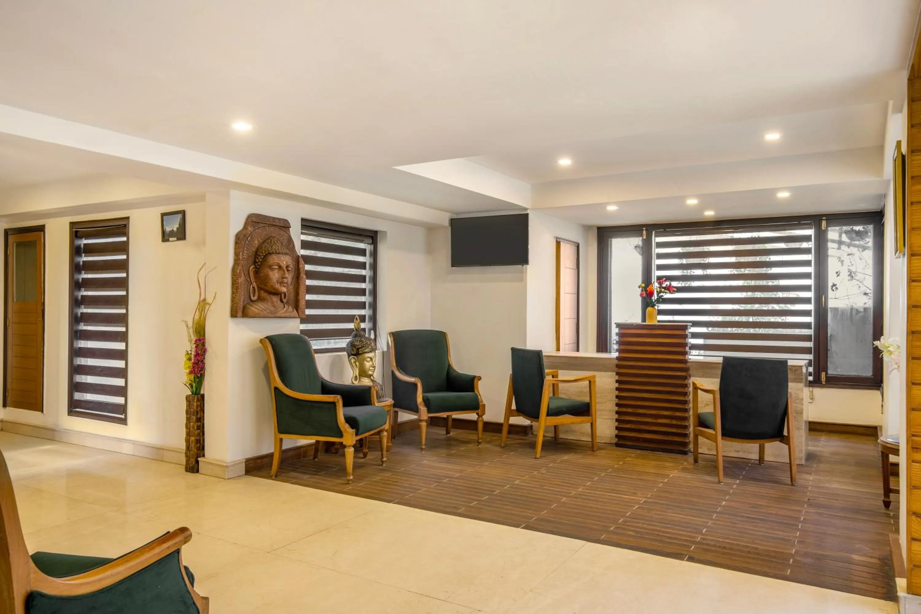 Lobby or reception in Country Inn Premier Pacific Mall Road Mussoorie