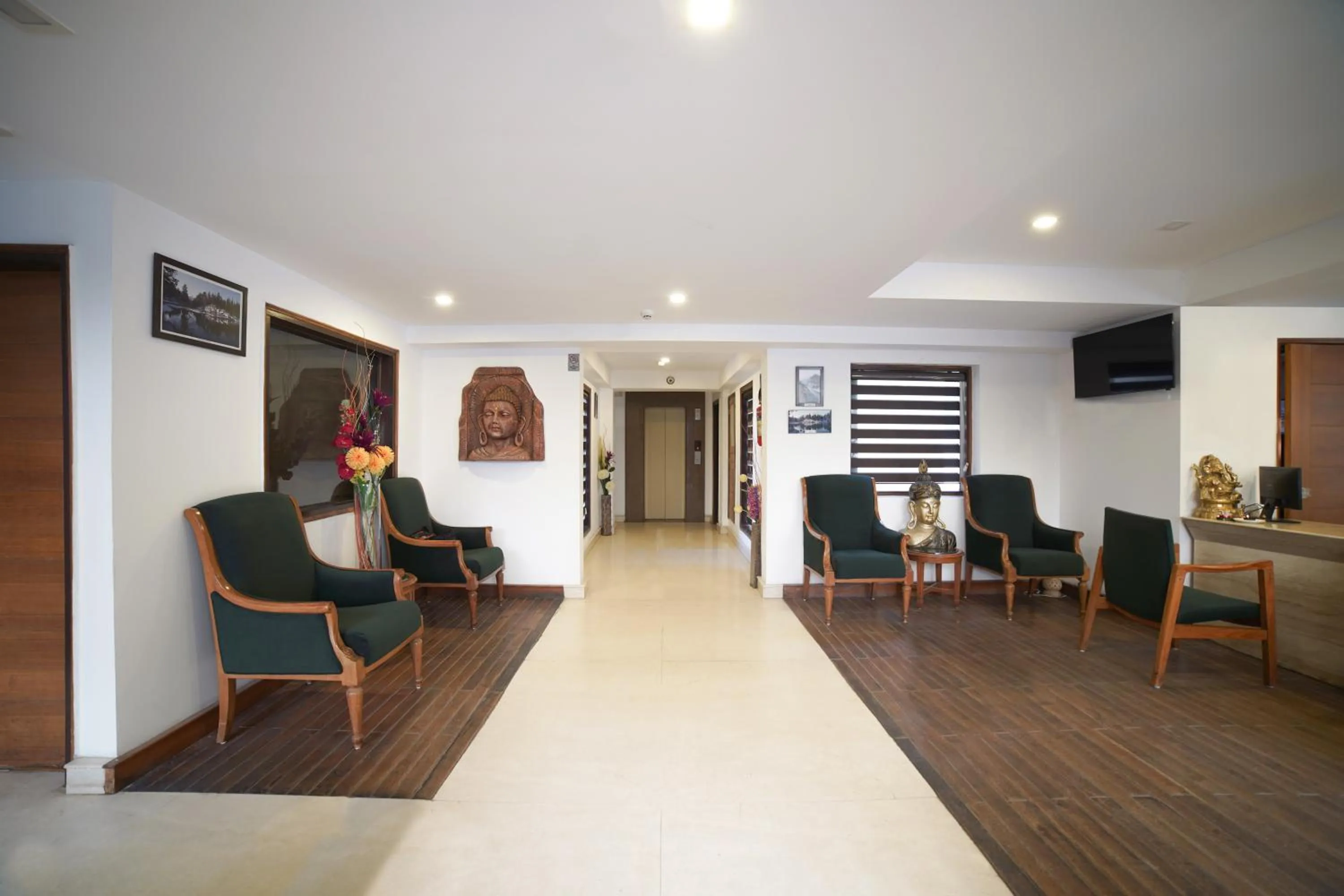 Lobby or reception in Country Inn Premier Pacific Mall Road Mussoorie