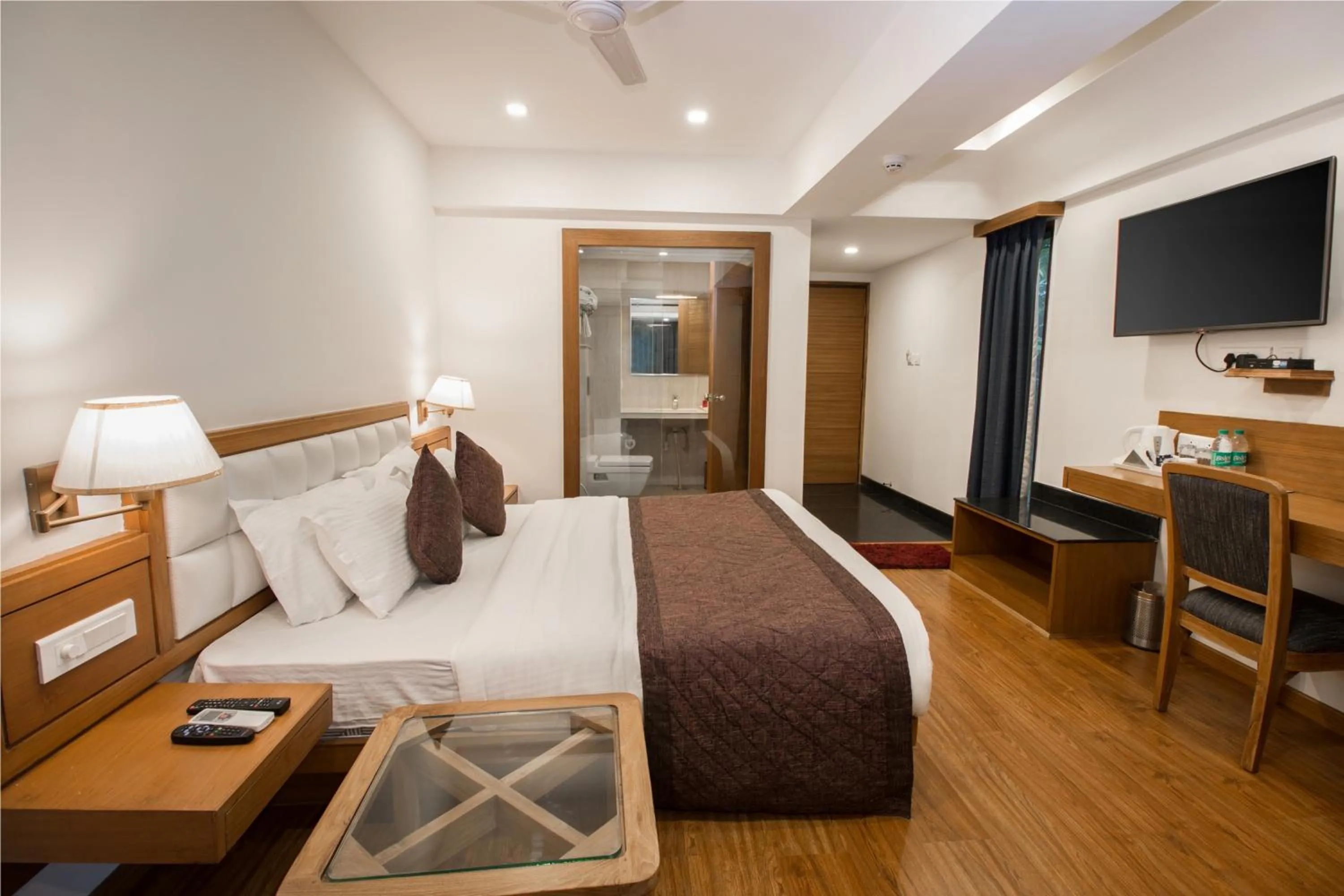 Photo of the whole room, Bed in Country Inn Premier Pacific Mall Road Mussoorie