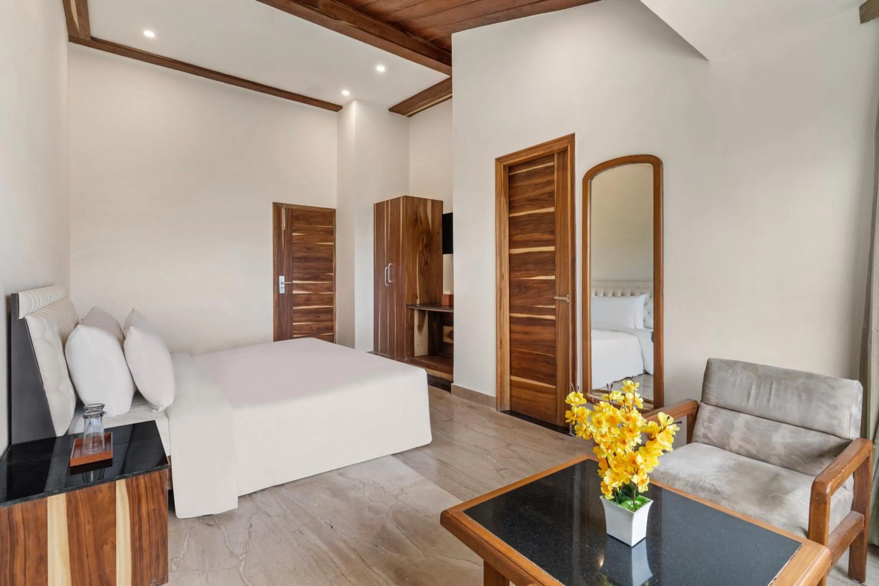 Bed in Country Inn Premier Pacific Mall Road Mussoorie