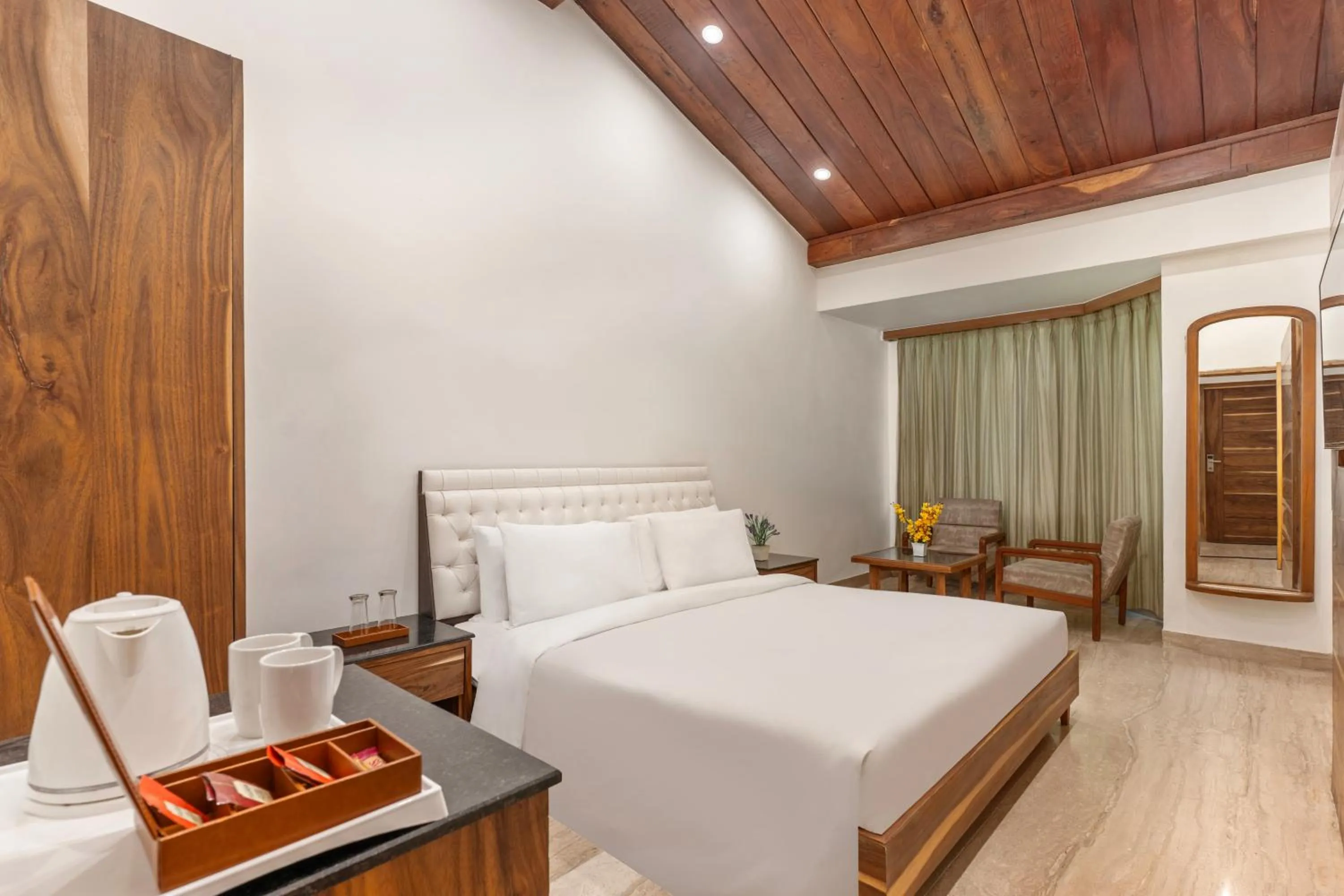 Bed in Country Inn Premier Pacific Mall Road Mussoorie