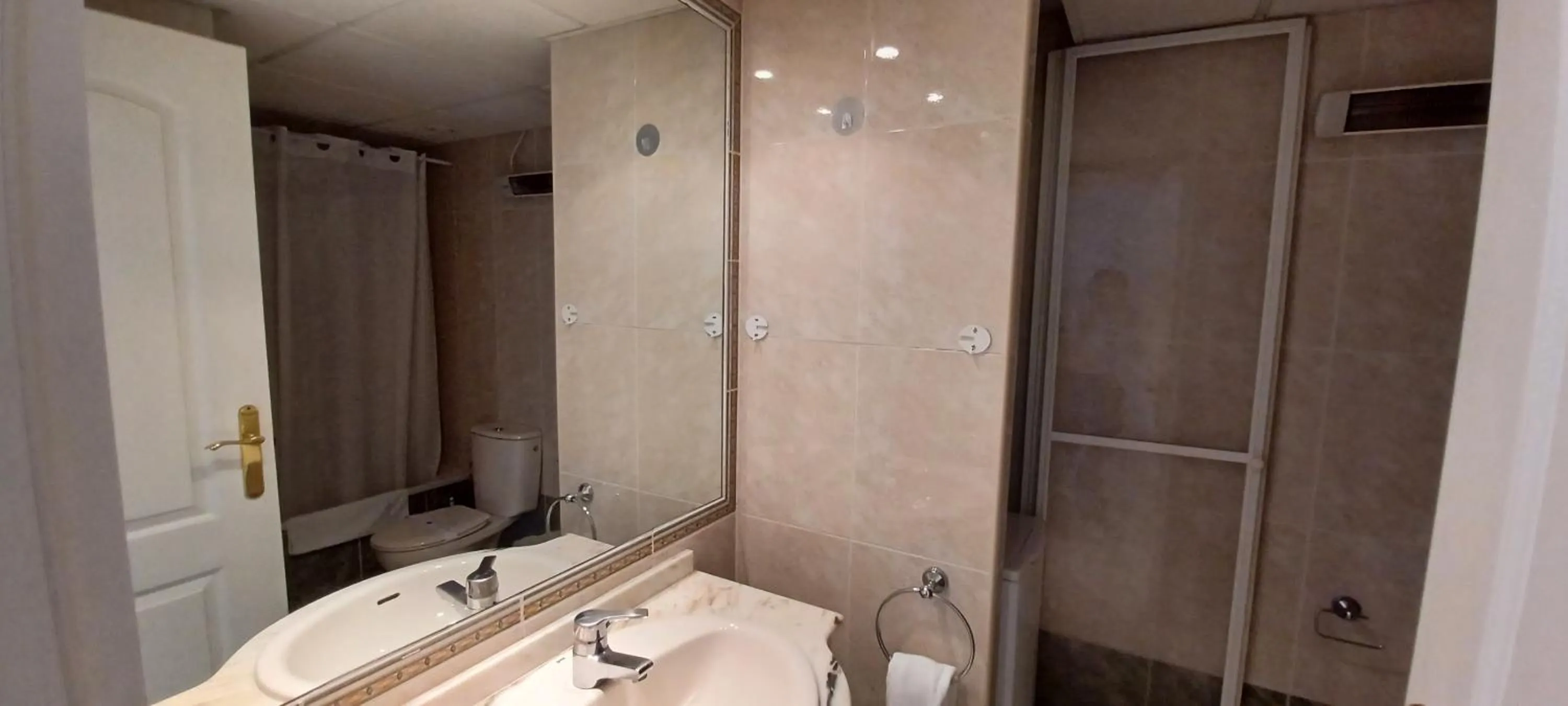 Bathroom in Apartamentos Zafiro Unitursa