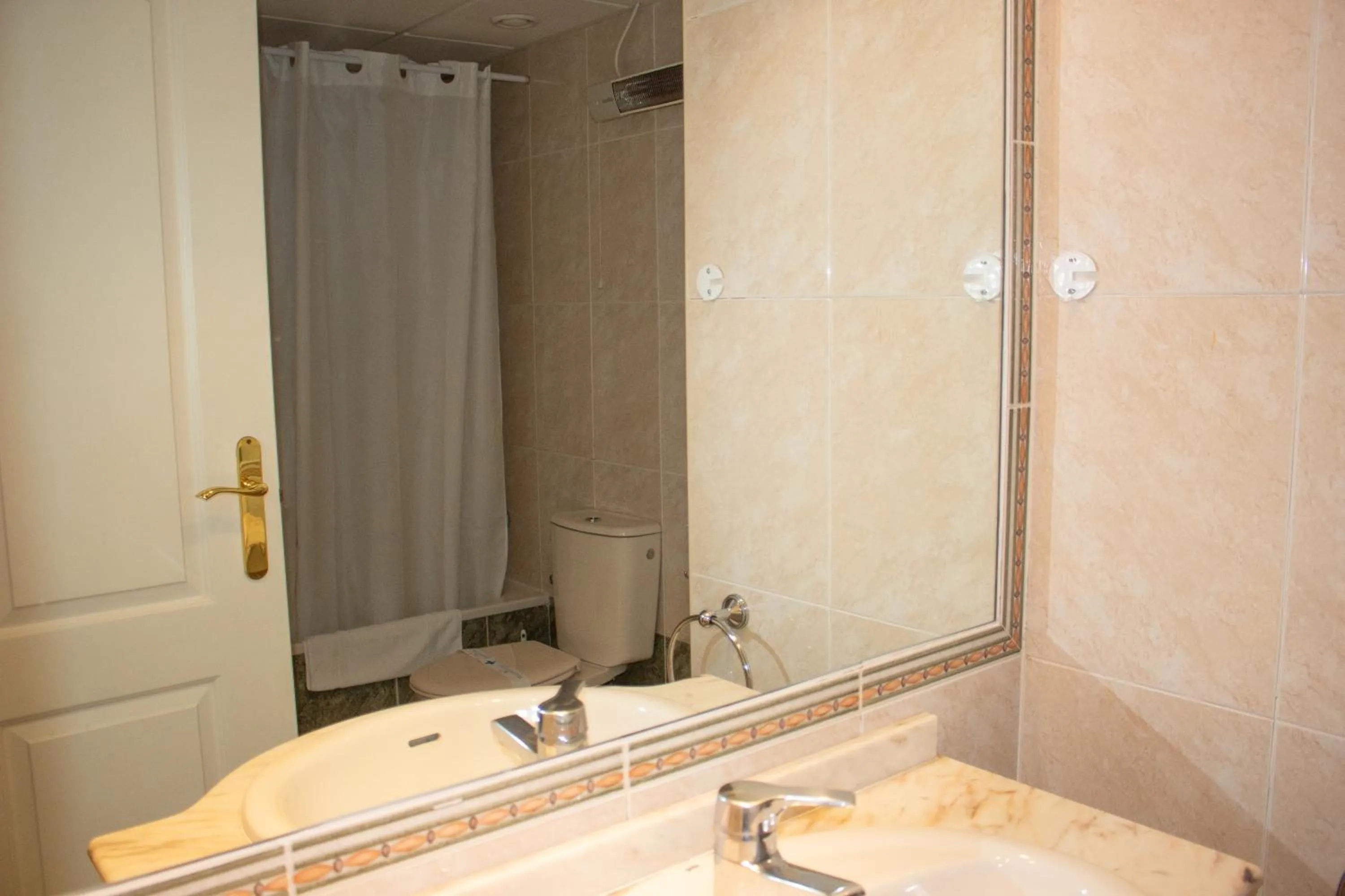 Toilet in Apartamentos Zafiro Unitursa