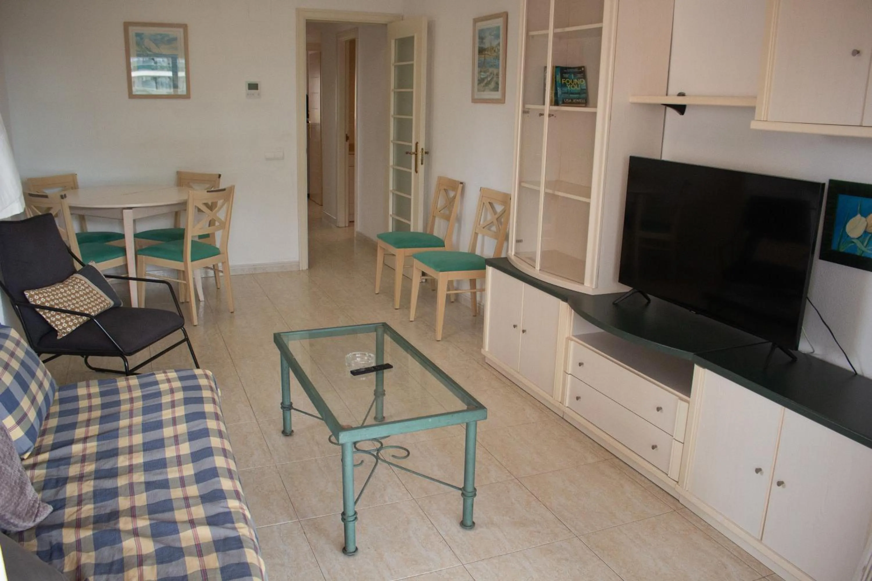 Communal lounge/ TV room in Apartamentos Coral Beach Unitursa