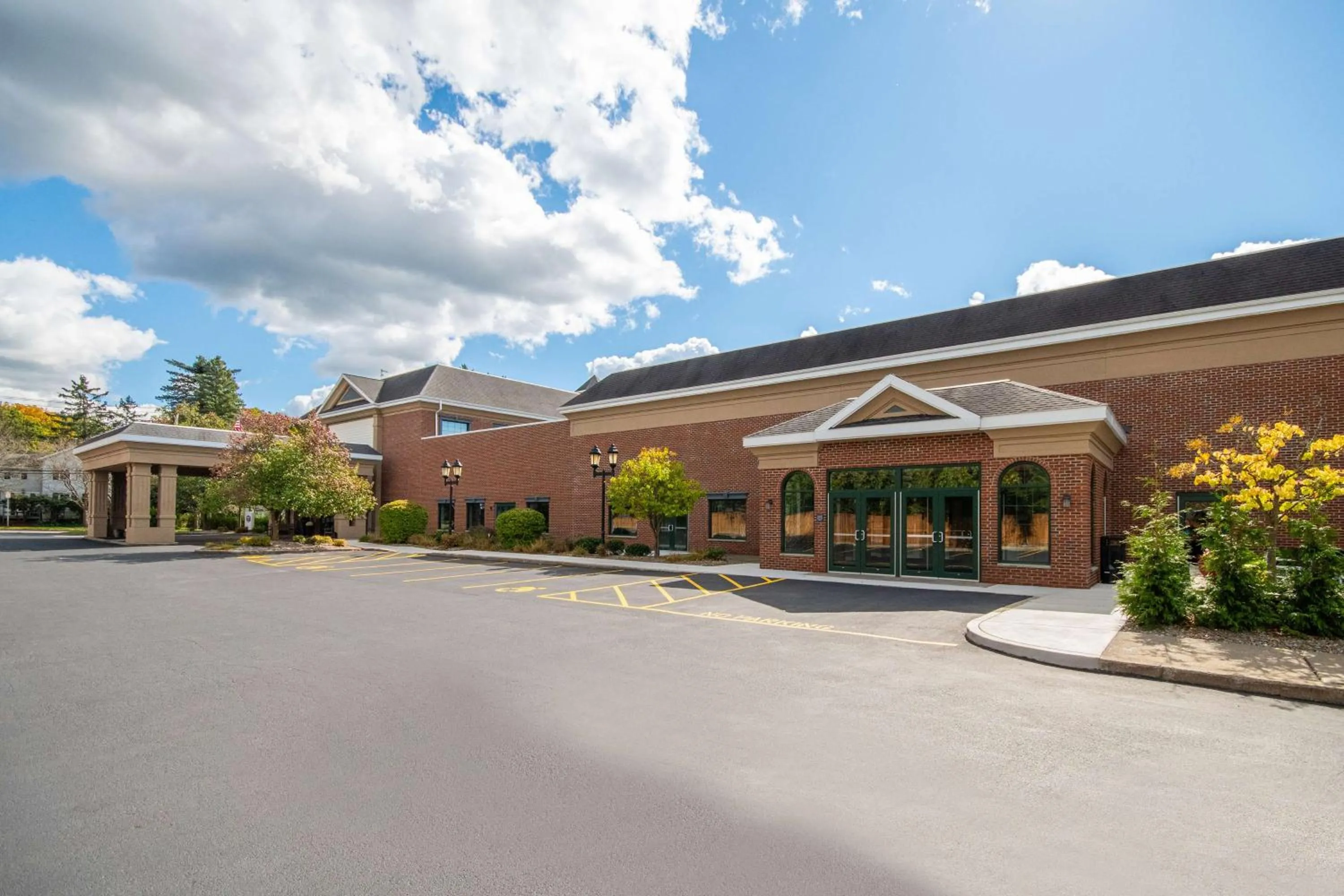 Property building in Hampton Inn East Aurora