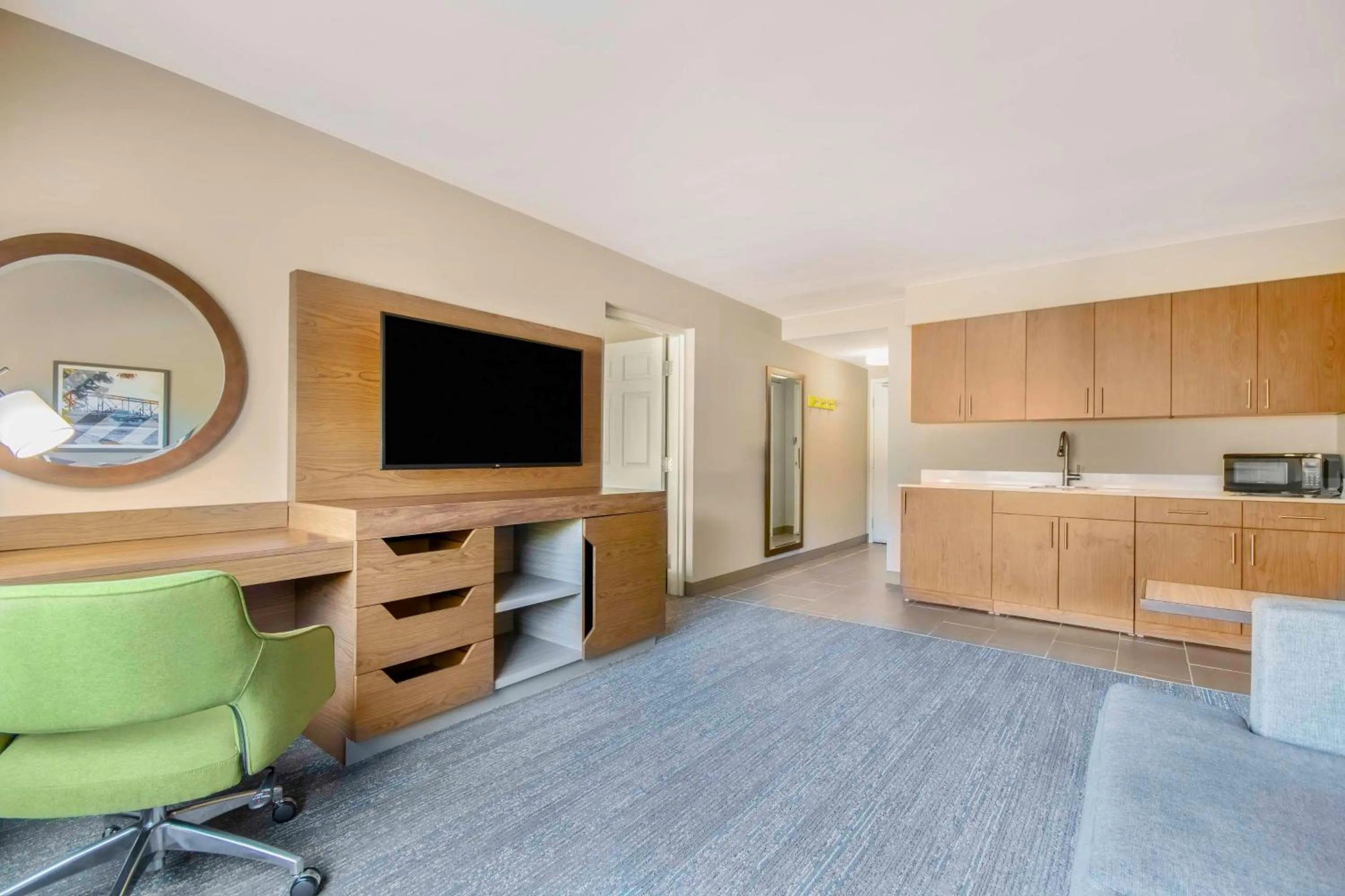 Kitchen or kitchenette in Hampton Inn East Aurora