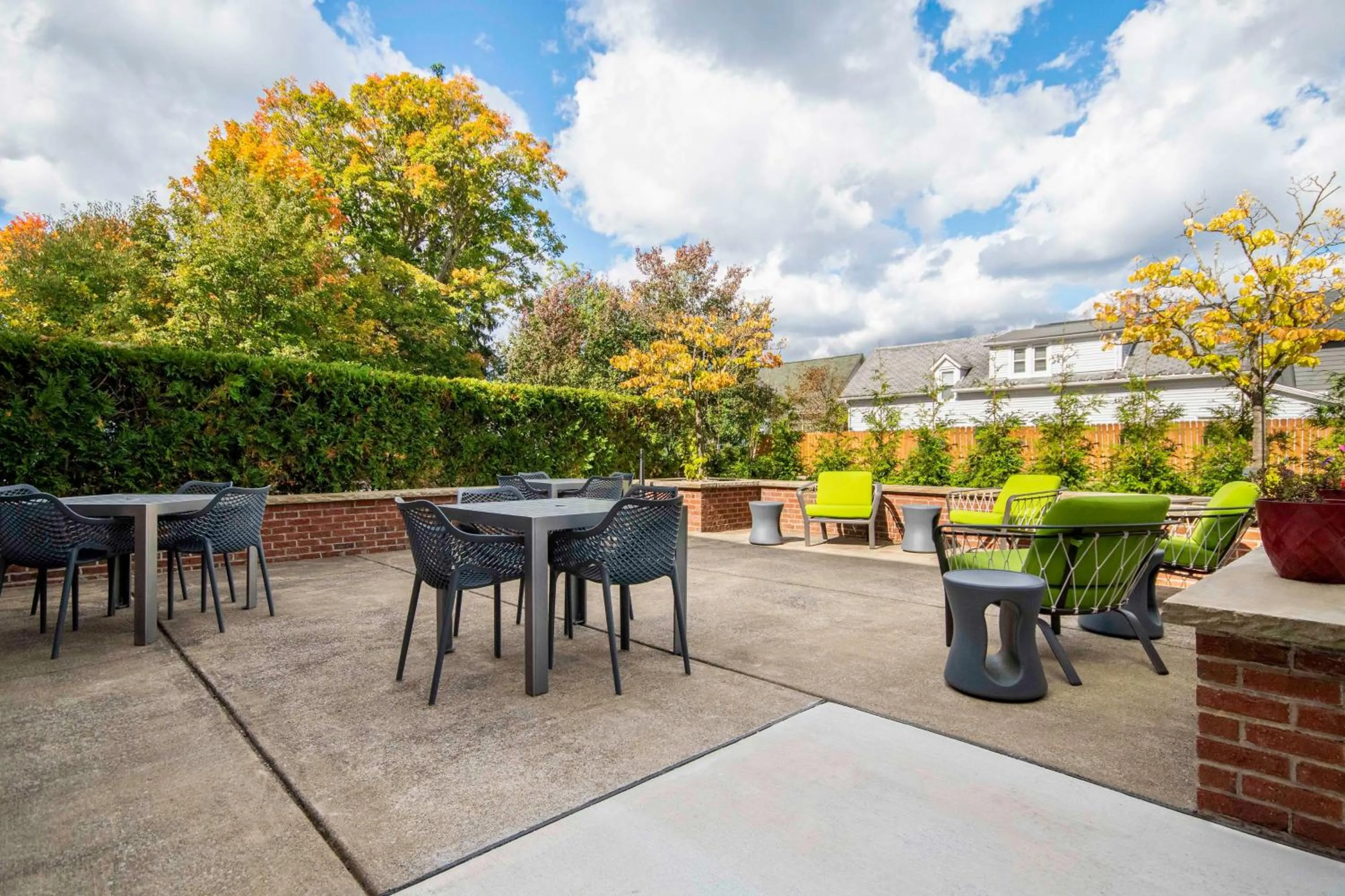 Patio in Hampton Inn East Aurora