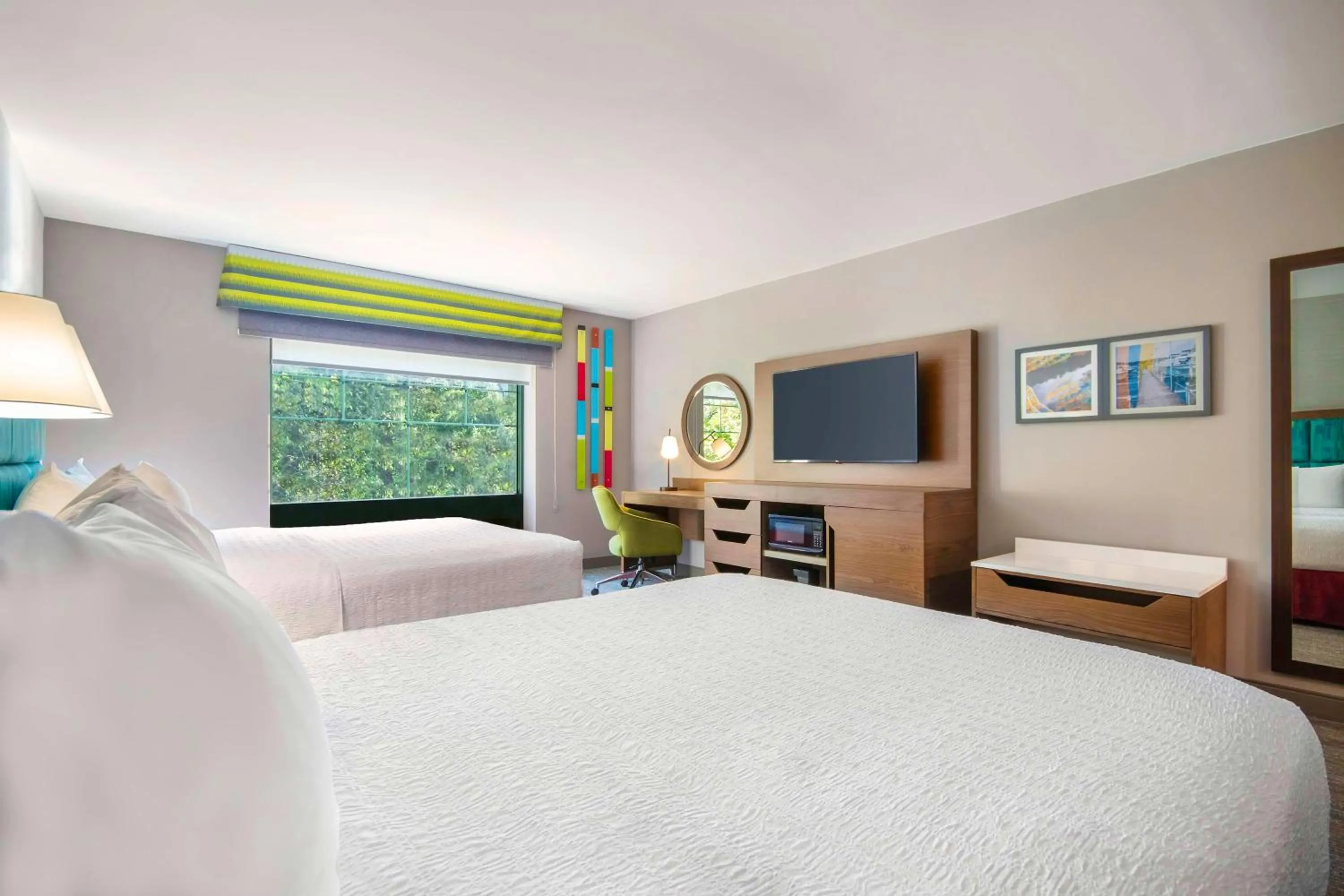 Bed in Hampton Inn East Aurora