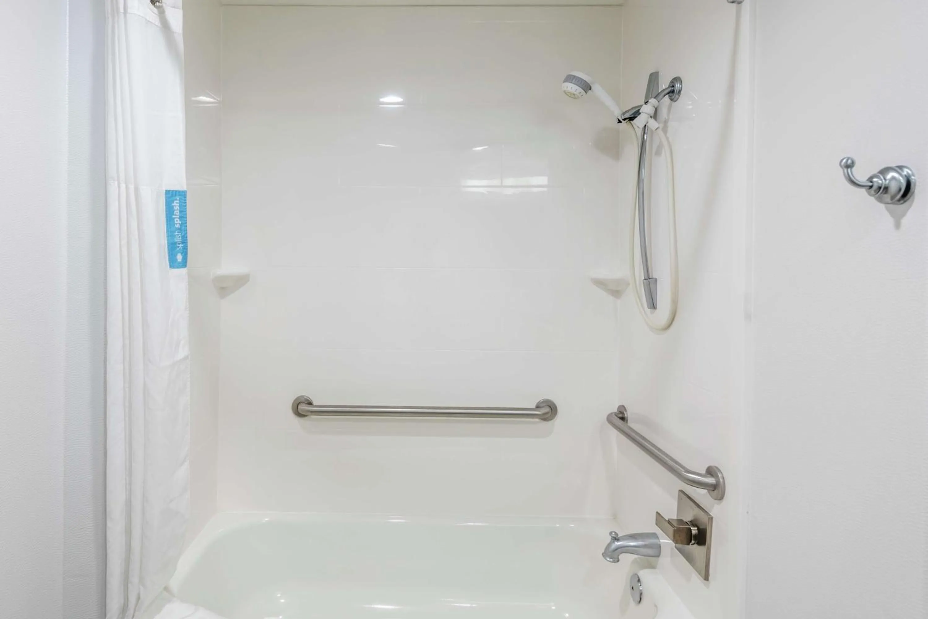 Bathroom in Hampton Inn Brownwood