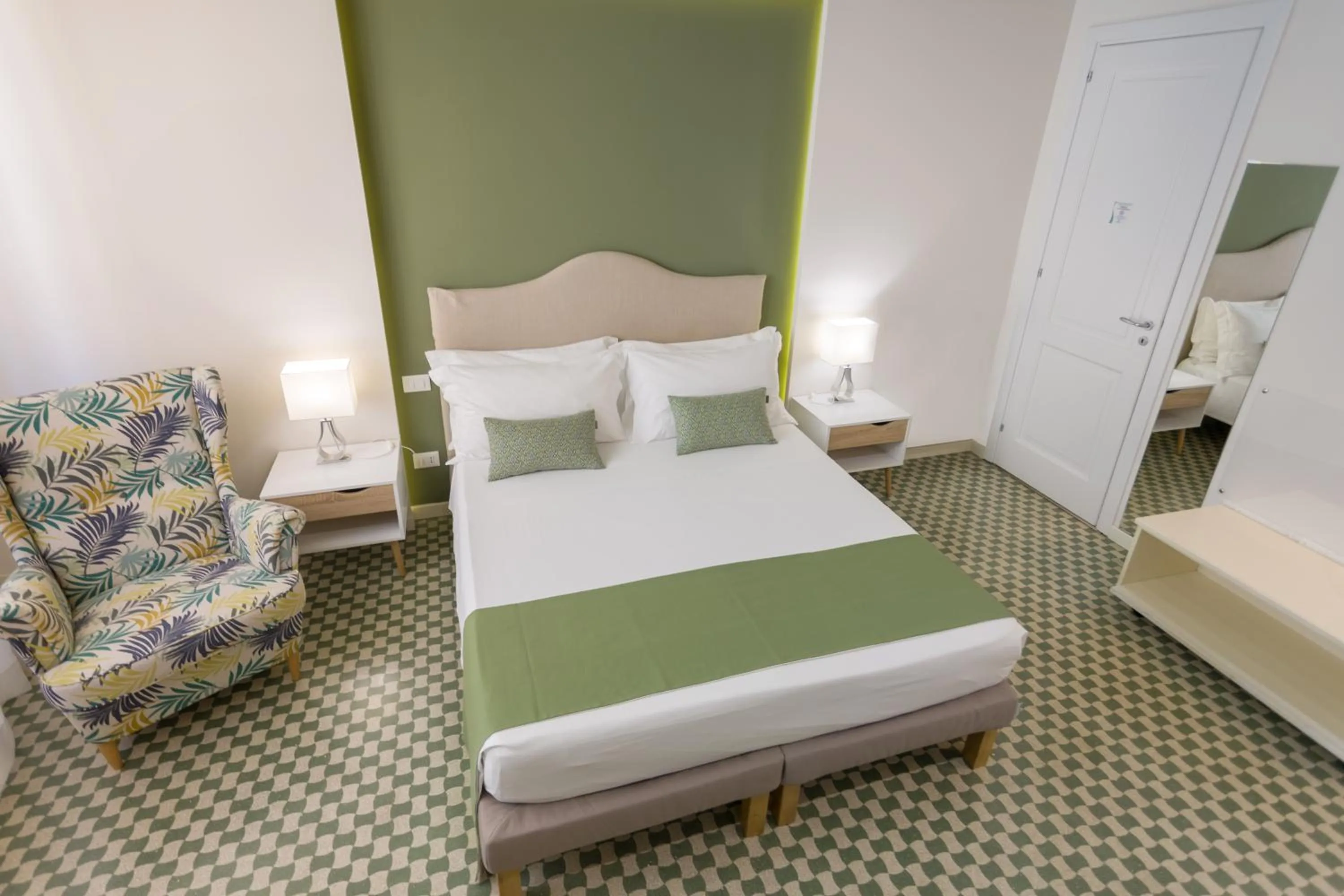 Shower, Bed in B&B Kalavrìa