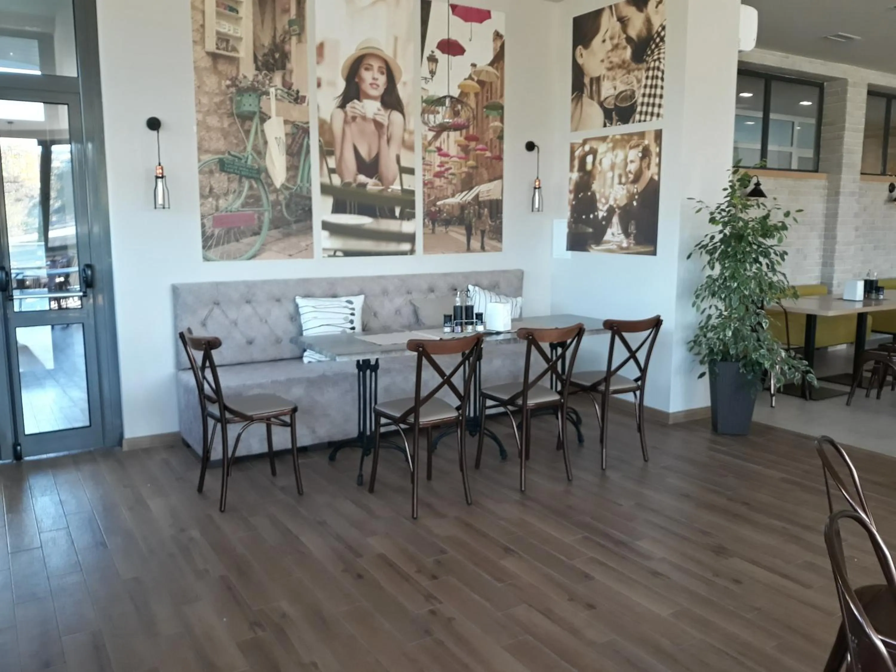 Dining area in Court Inn