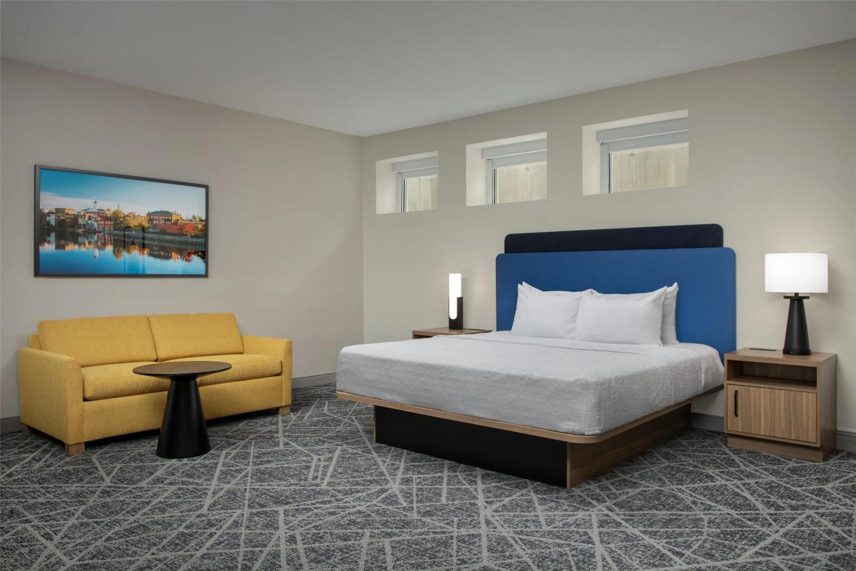 Living room, Bed in Hampton Inn & Suites Exeter