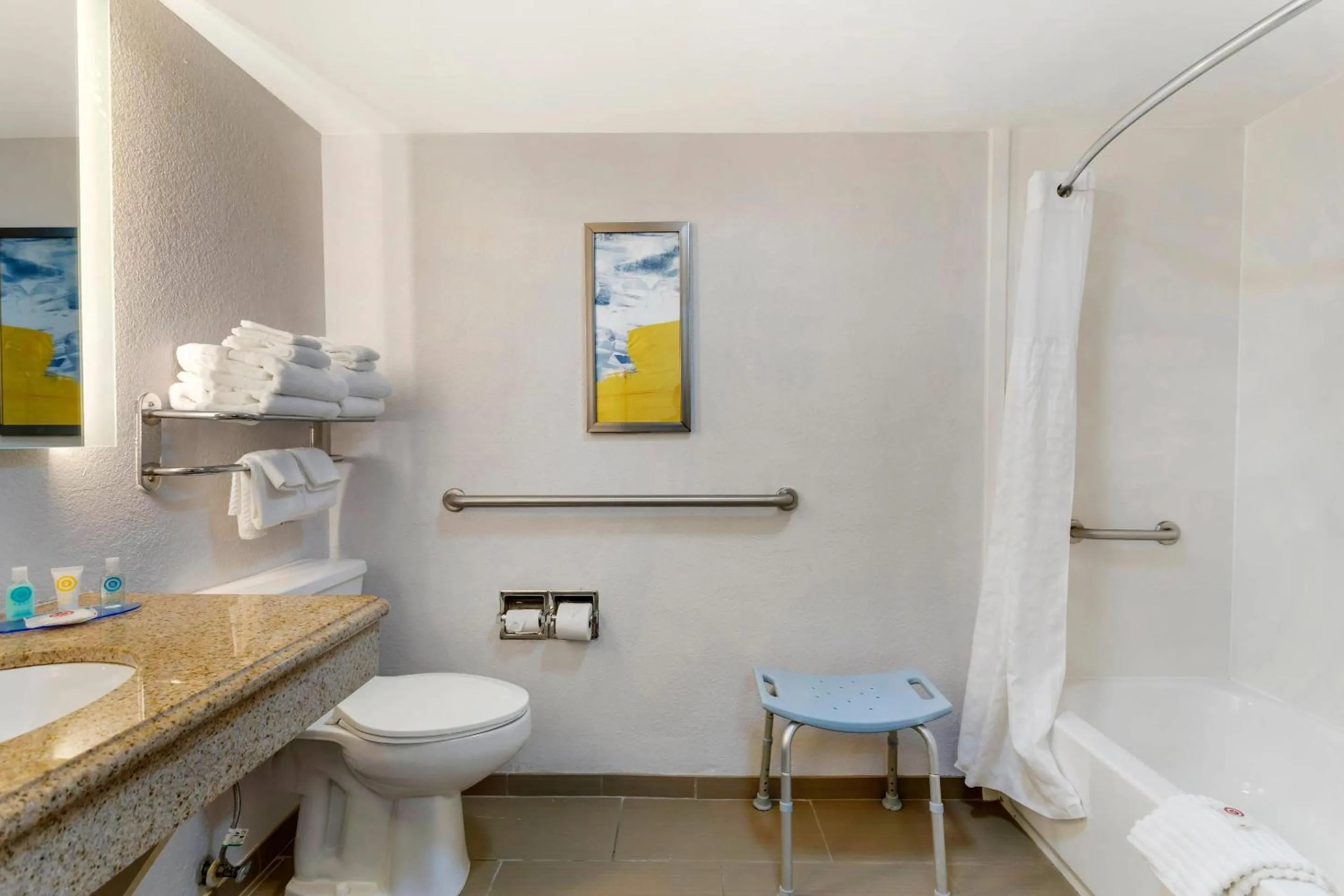 Bedroom in Comfort Inn Oak Ridge - Knoxville