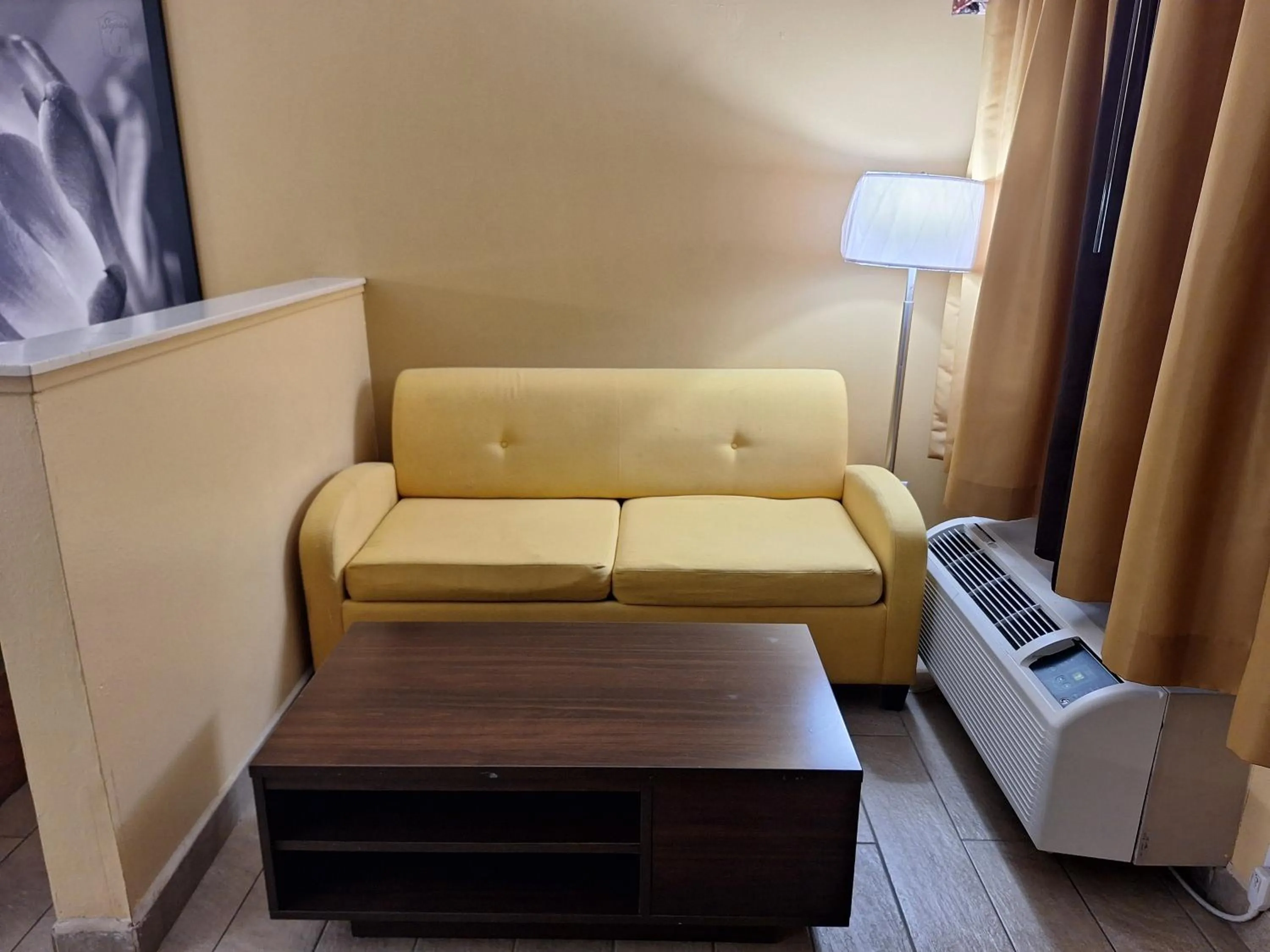 Living room in Super 8 by Wyndham Weslaco