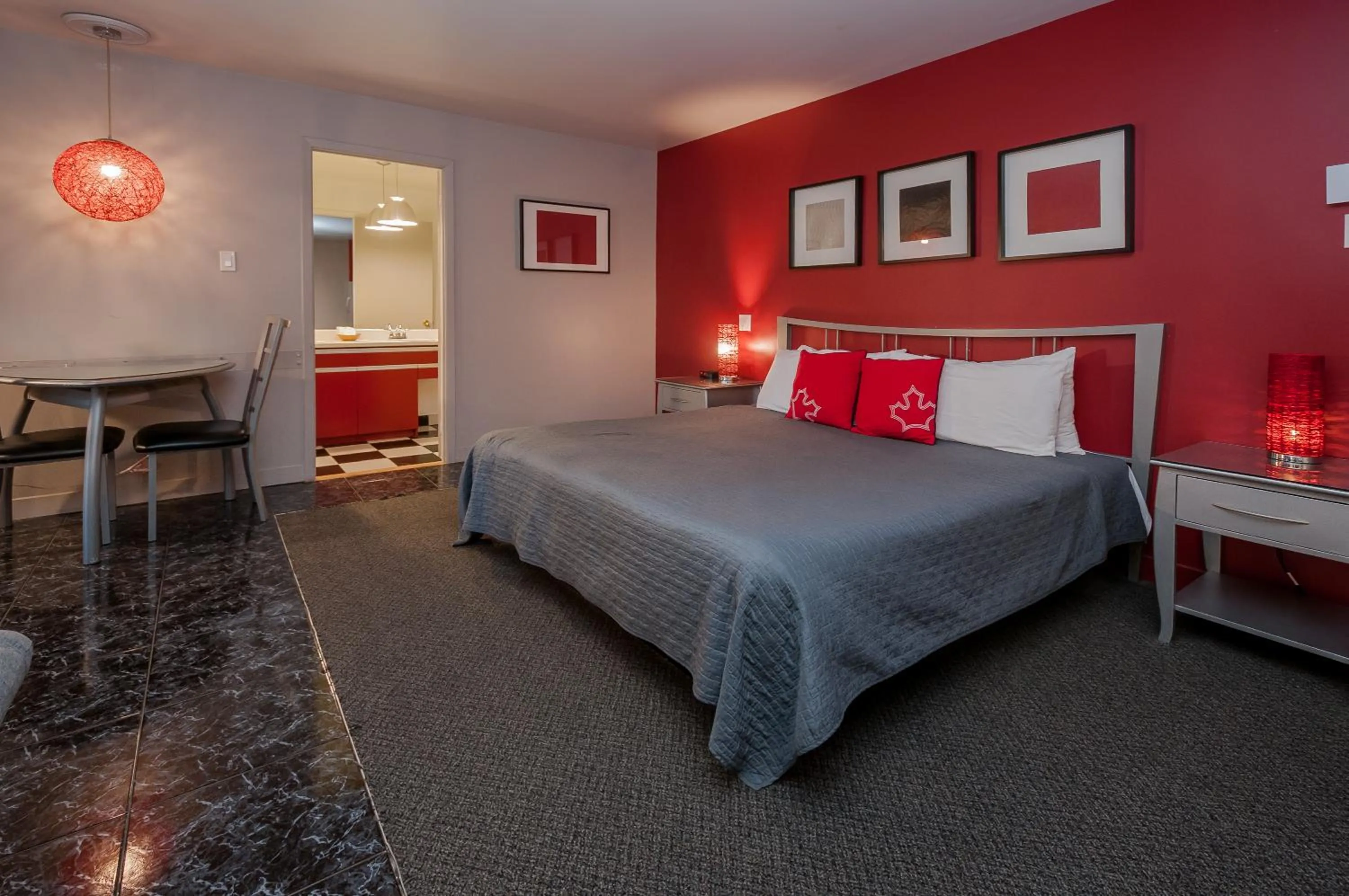 Bed in Hotel & Suites Monte-Cristo