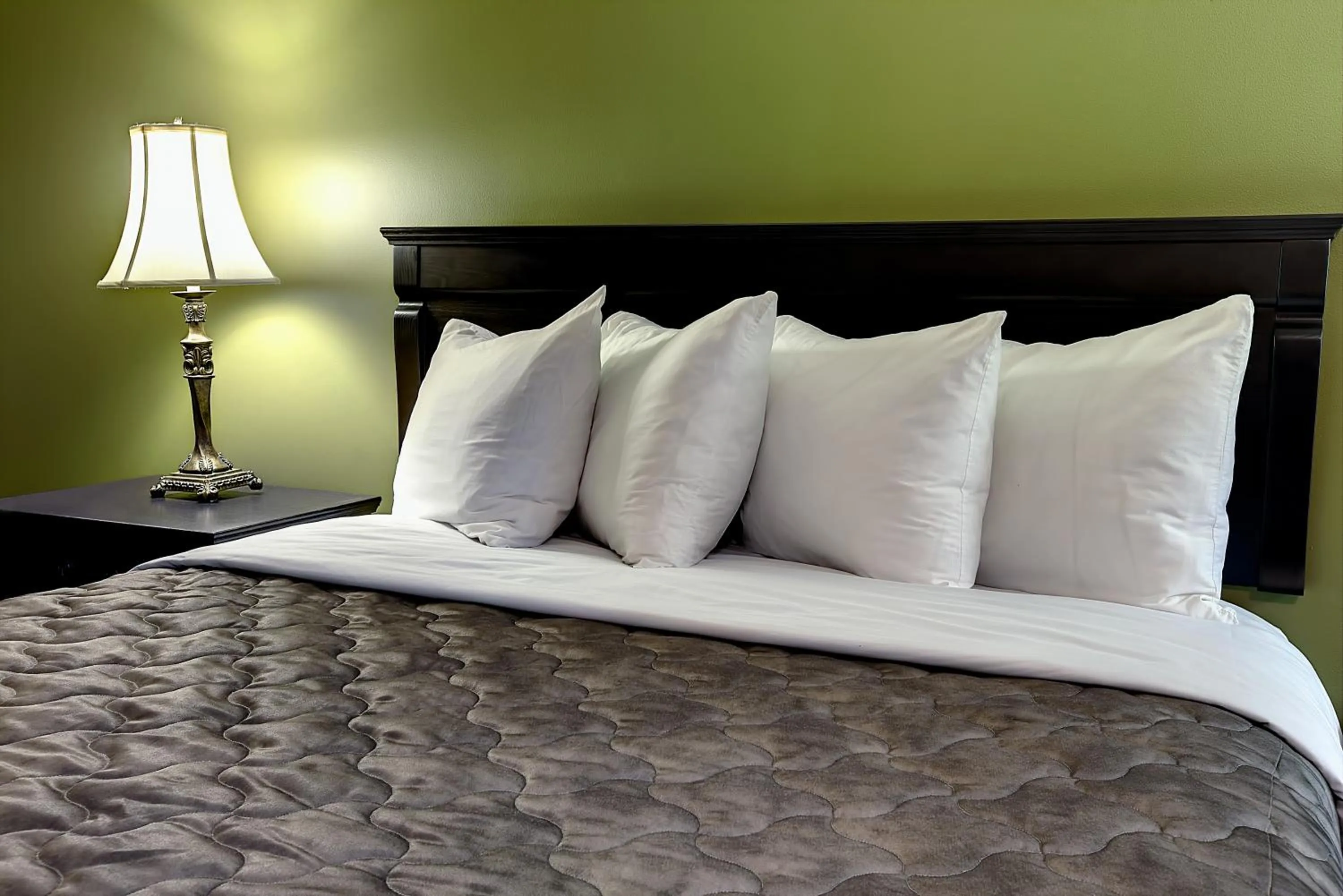 Bed in Hotel & Suites Monte-Cristo