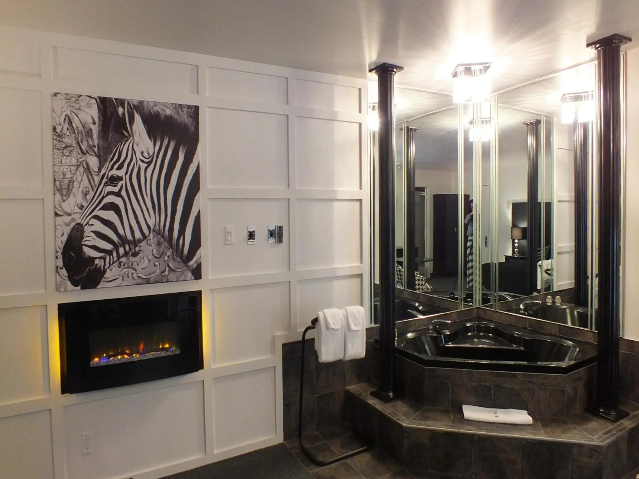 Hot Tub in Hotel & Suites Monte-Cristo