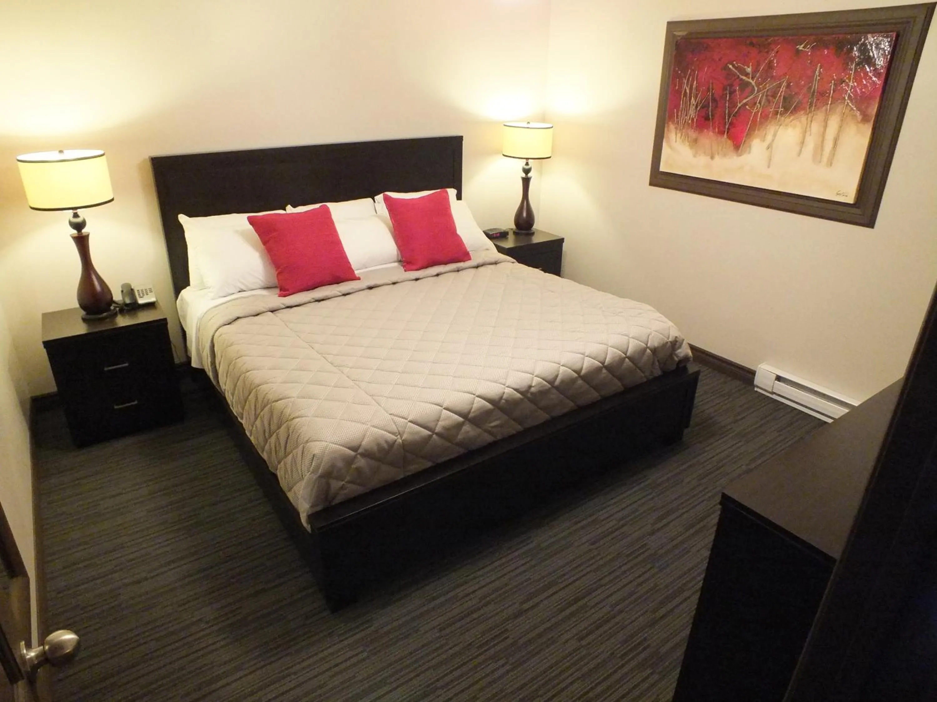 Bed in Hotel & Suites Monte-Cristo