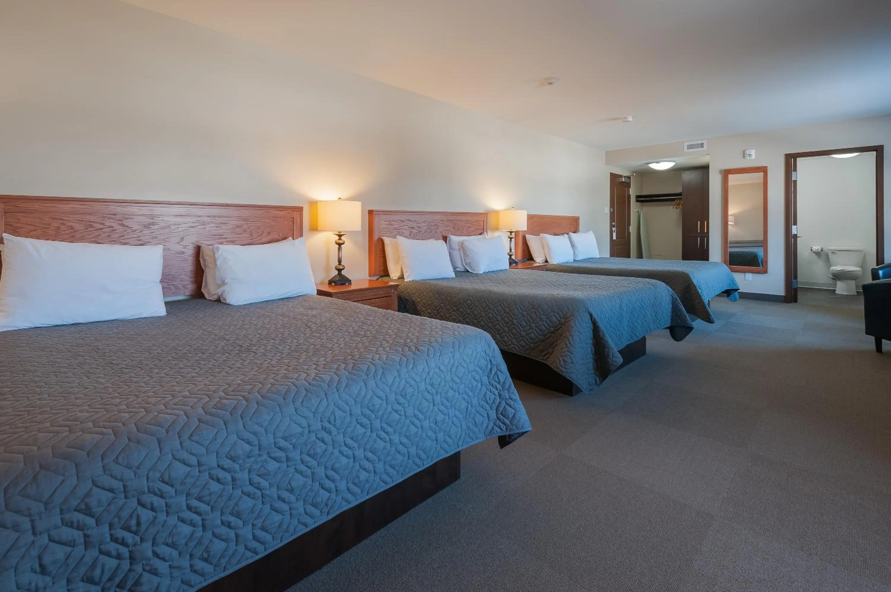 Bed in Hotel & Suites Monte-Cristo