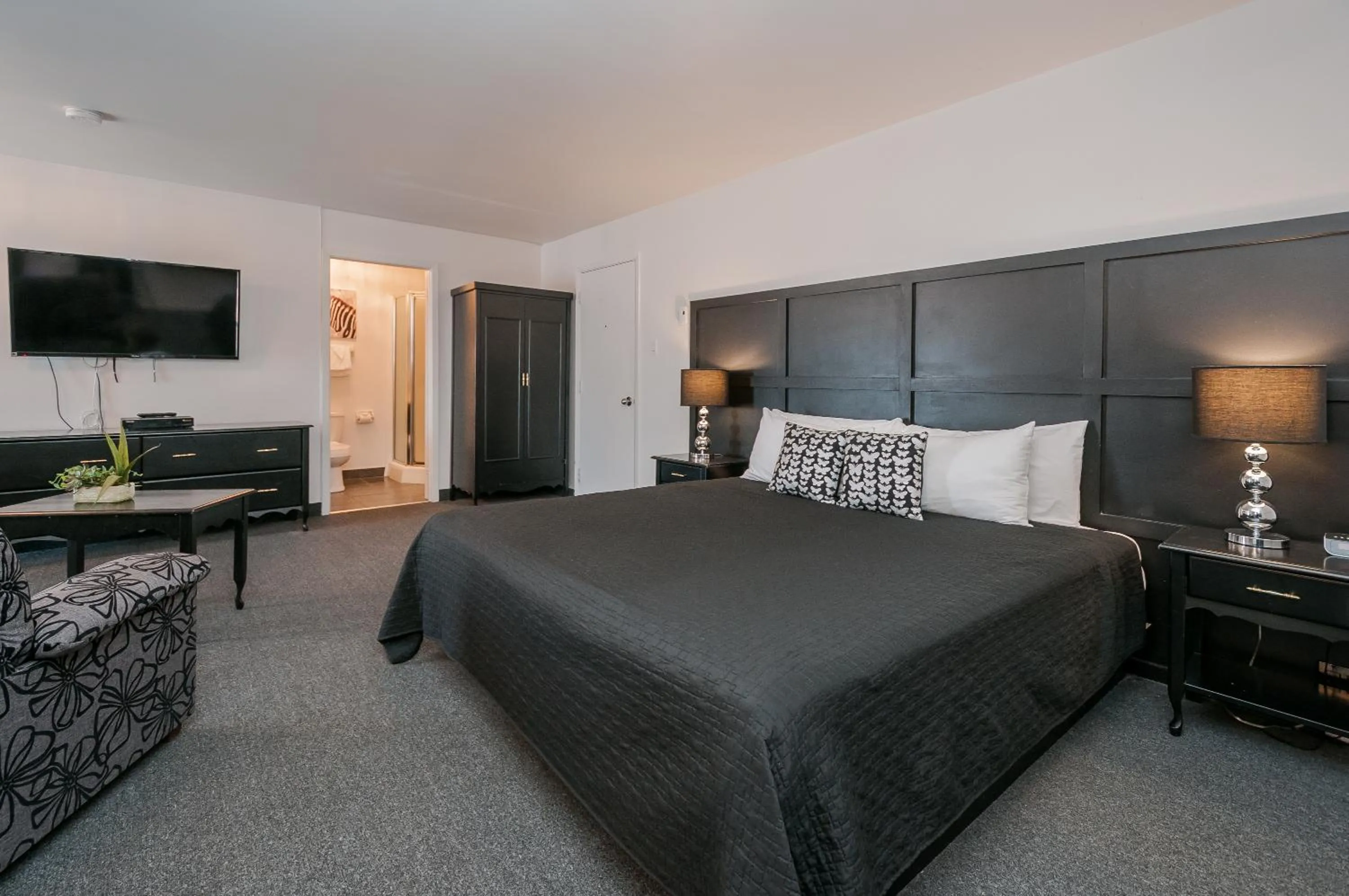 Bed in Hotel & Suites Monte-Cristo