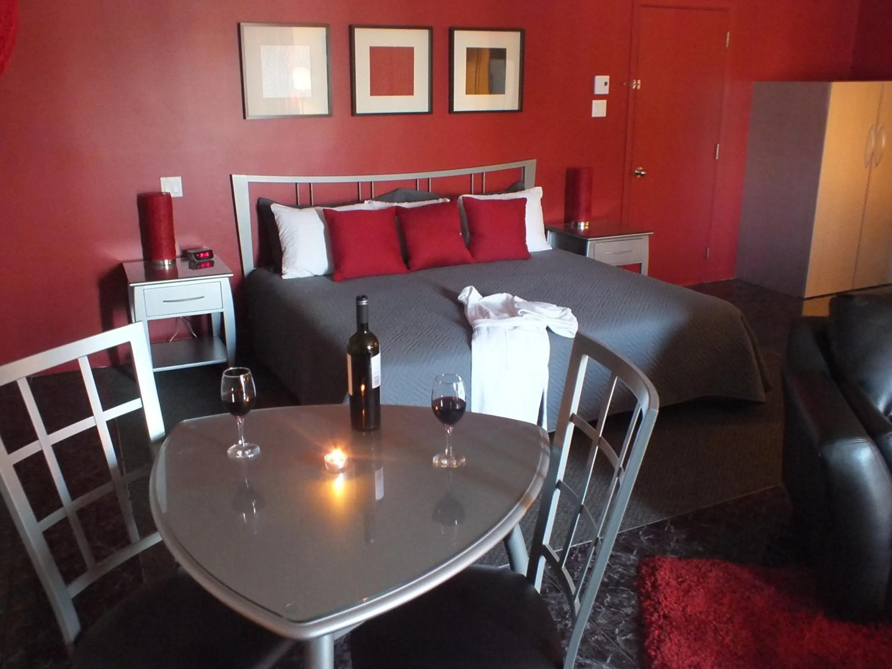 Bed in Hotel & Suites Monte-Cristo