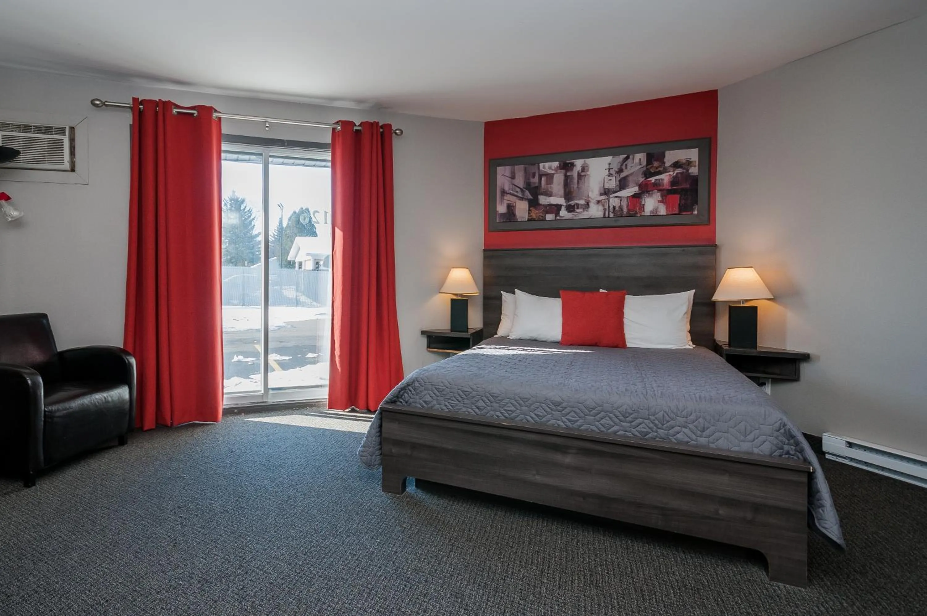 Bed in Hotel & Suites Monte-Cristo