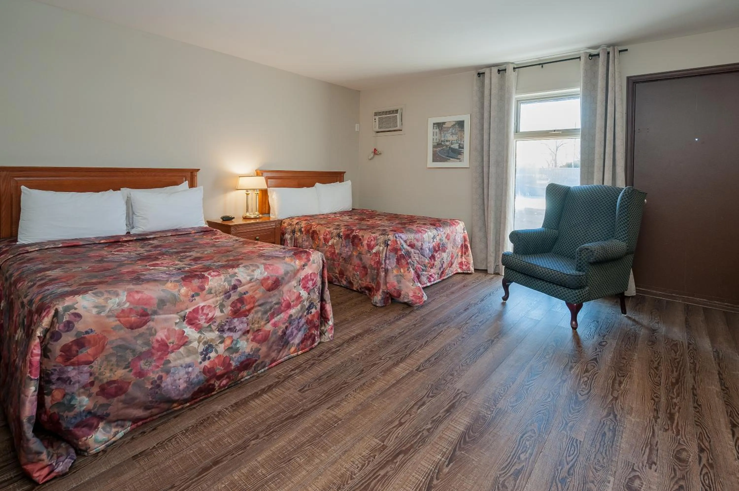 Bed in Hotel & Suites Monte-Cristo