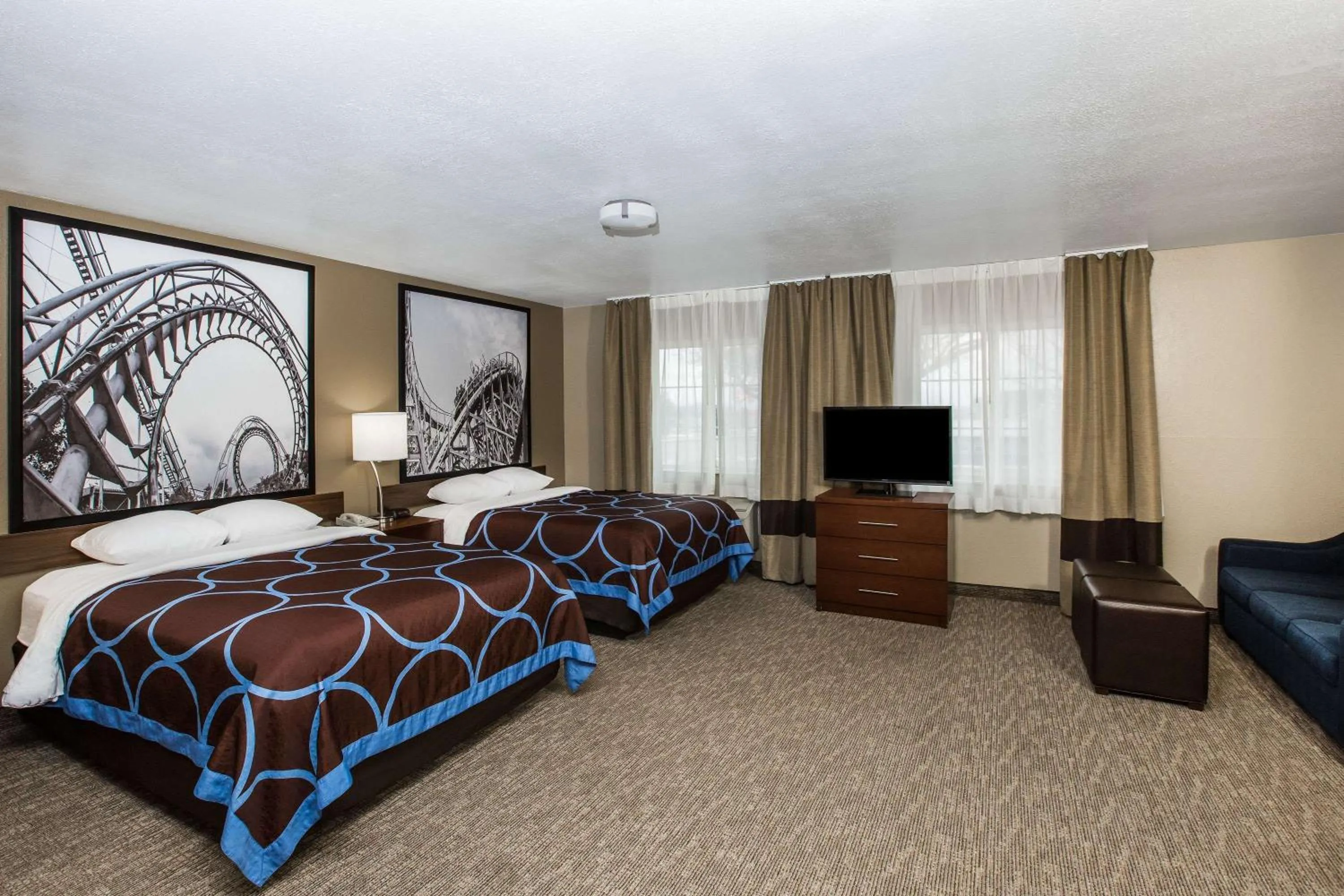Photo of the whole room, Bed in Super 8 by Wyndham Altoona