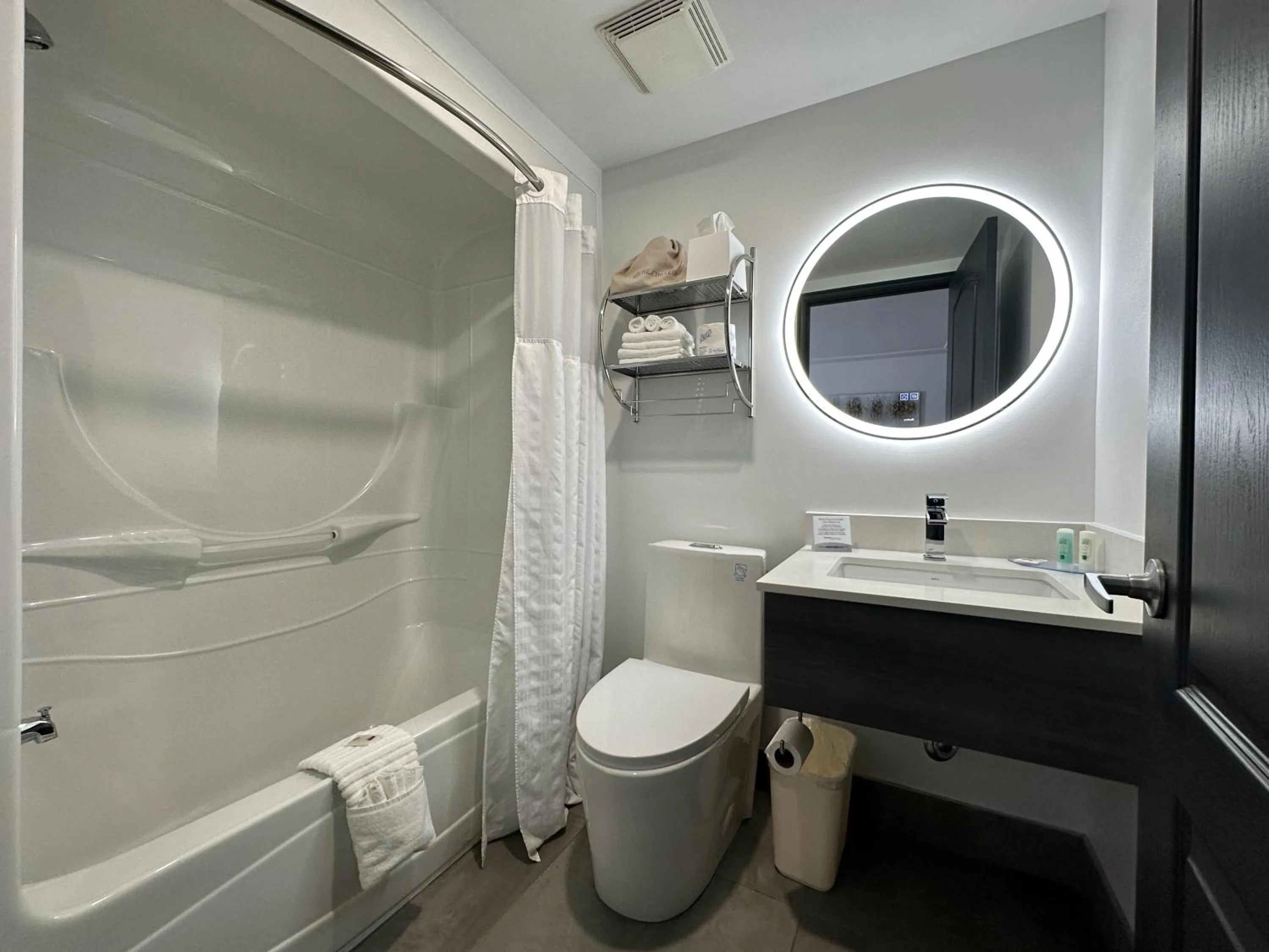 Bathroom in Quality Inn