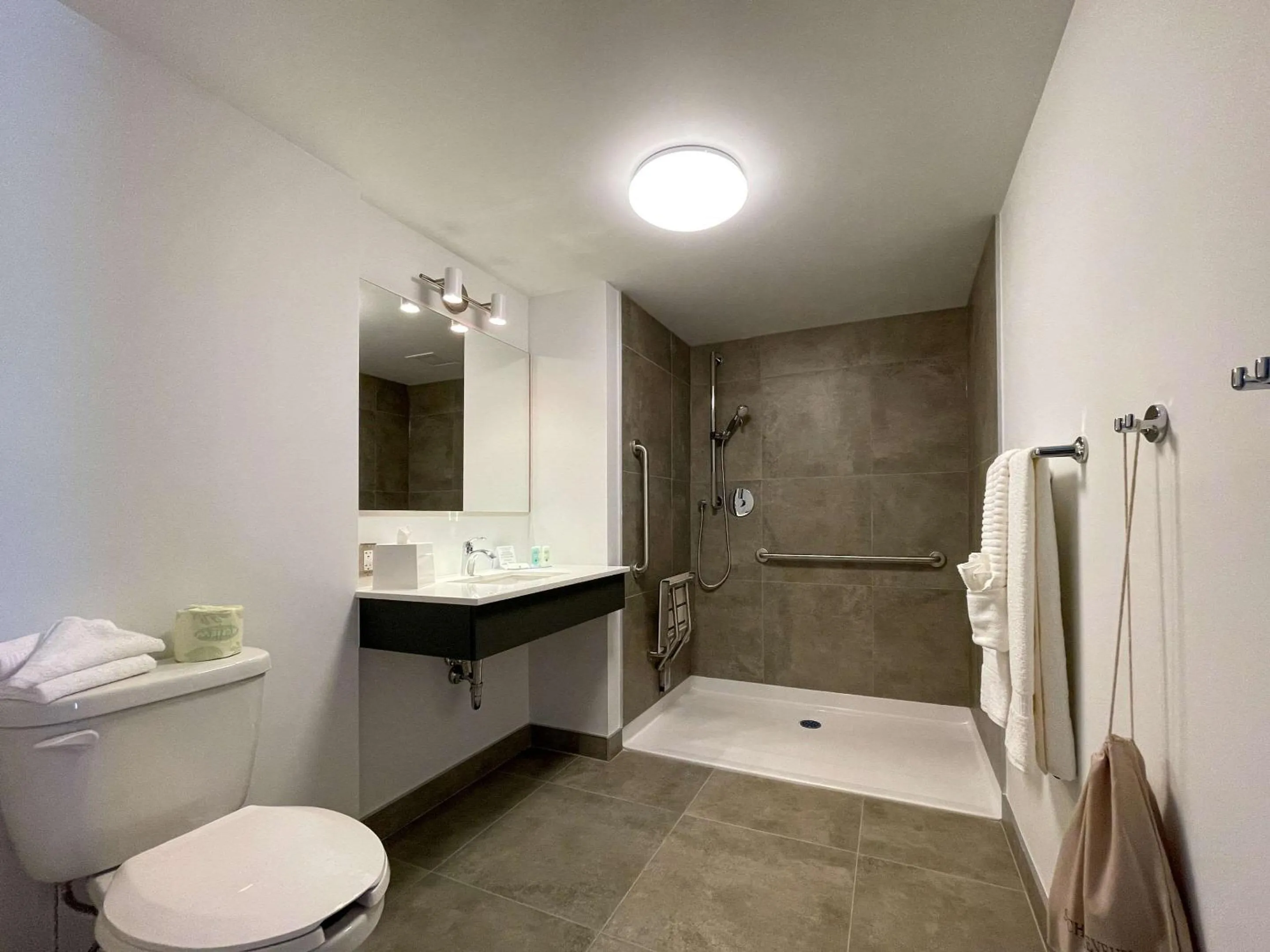 Bedroom in Quality Inn