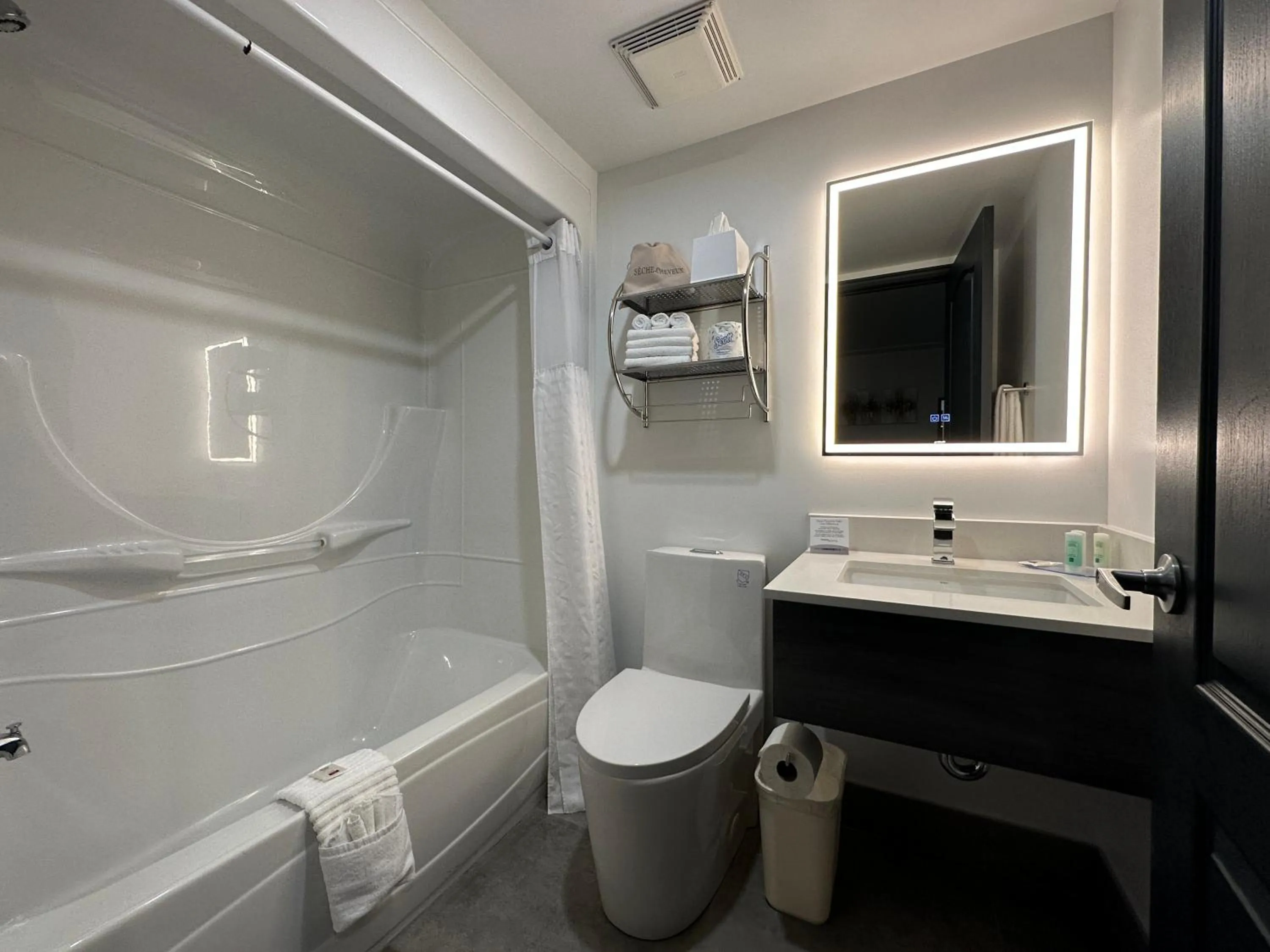 Bathroom in Quality Inn