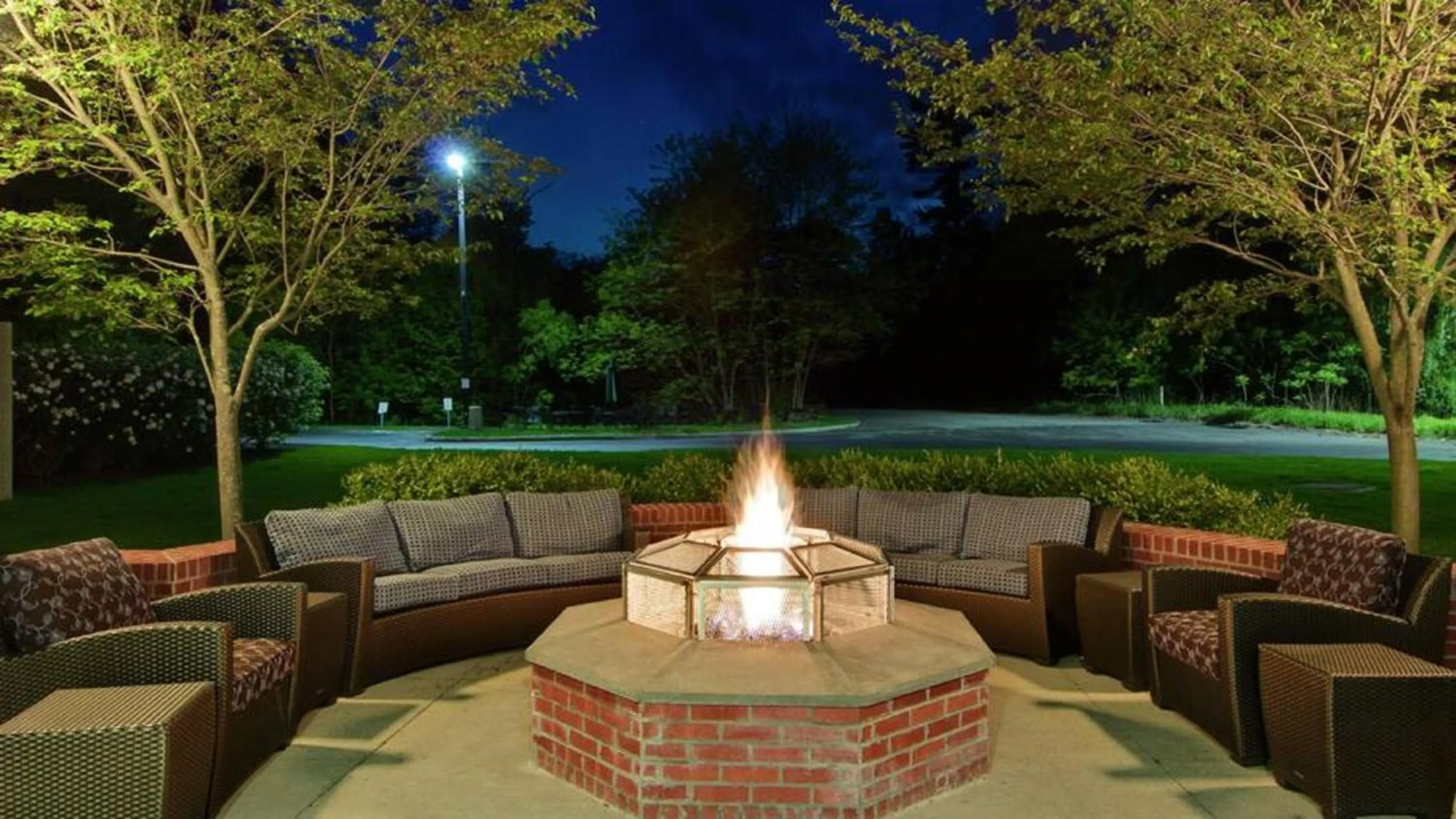 Garden in Hilton Garden Inn Raleigh Durham Airport