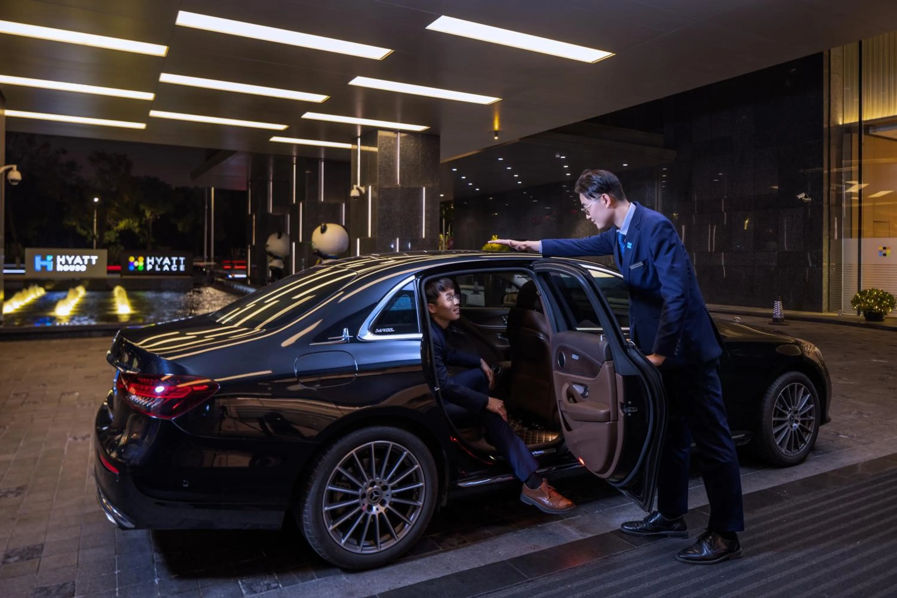 concierge in Hyatt Place Shanghai Hongqiao CBD